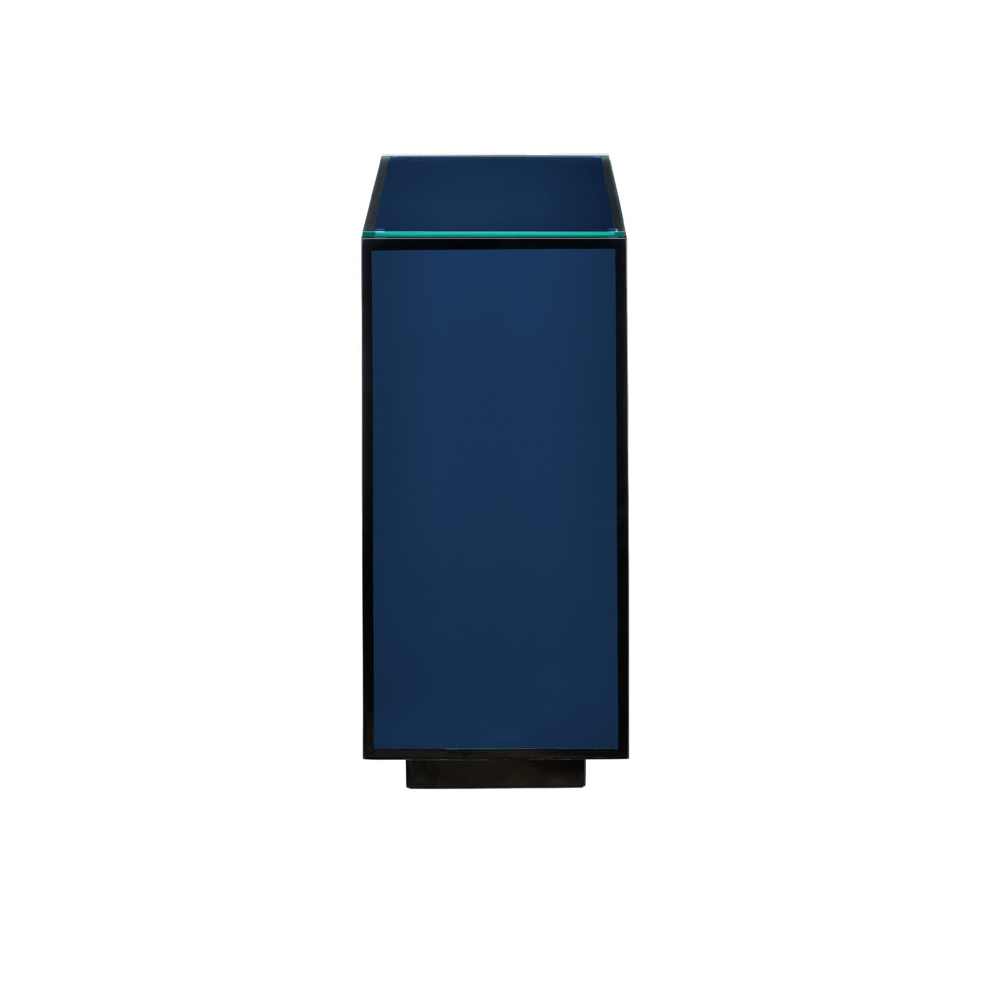 Shown in Navy, Black, Clear finish