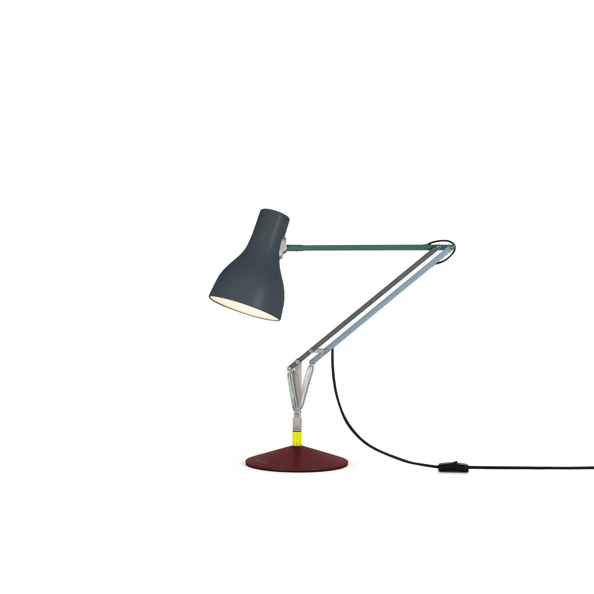 Shown in Edition 4 Multi finish and Aluminum shade