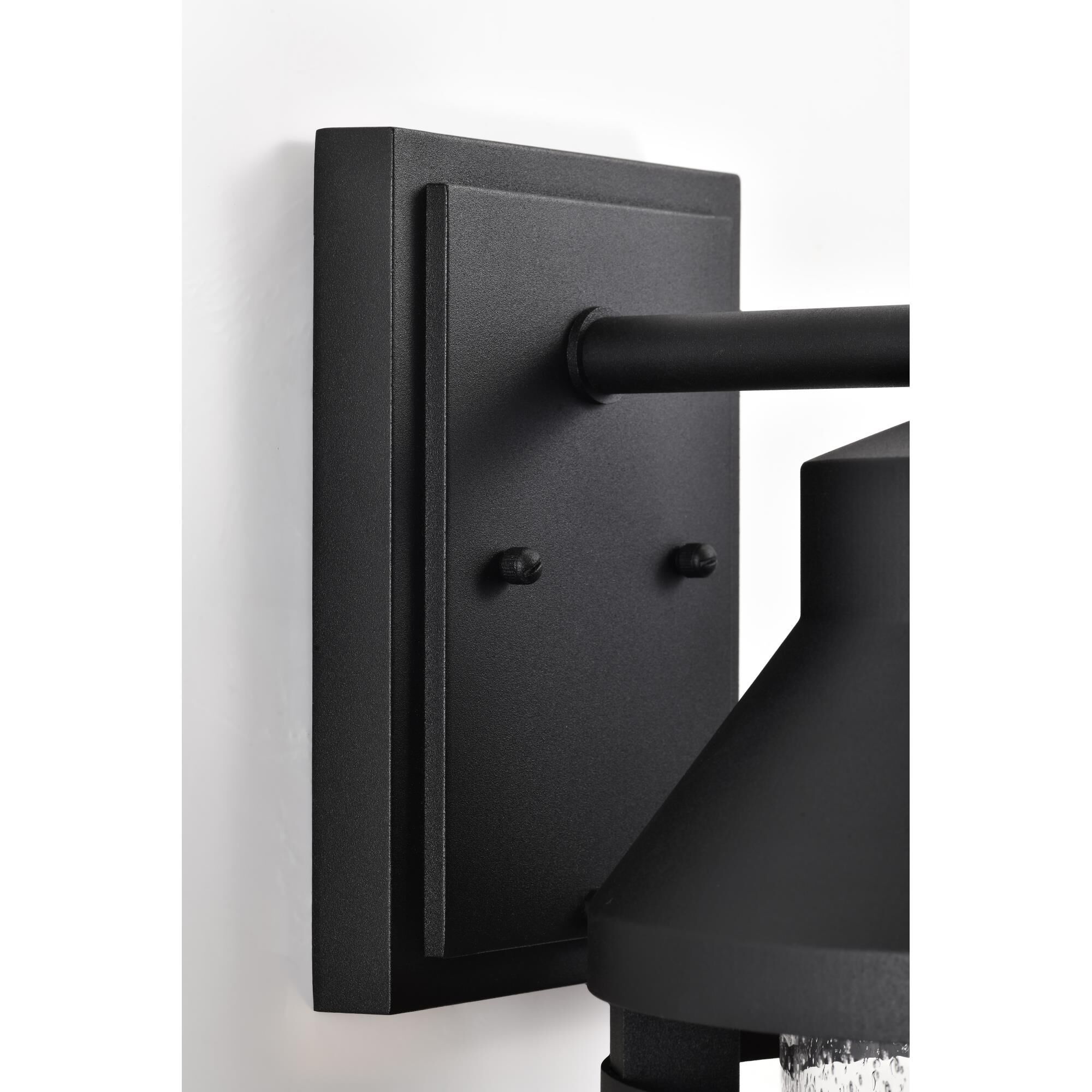 Shown in Matte Black finish and Clear Seeded glass