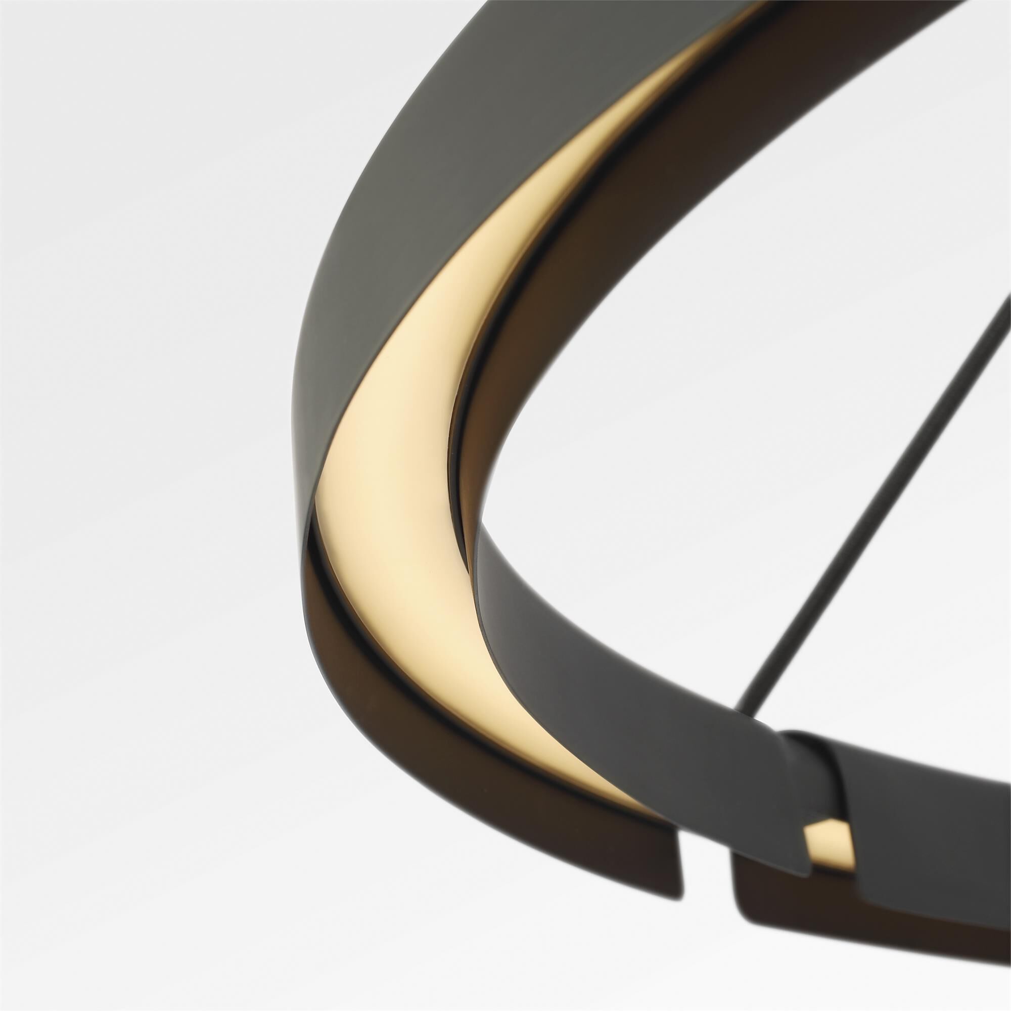 Shown in Nightshade Black finish and Aluminum shade
