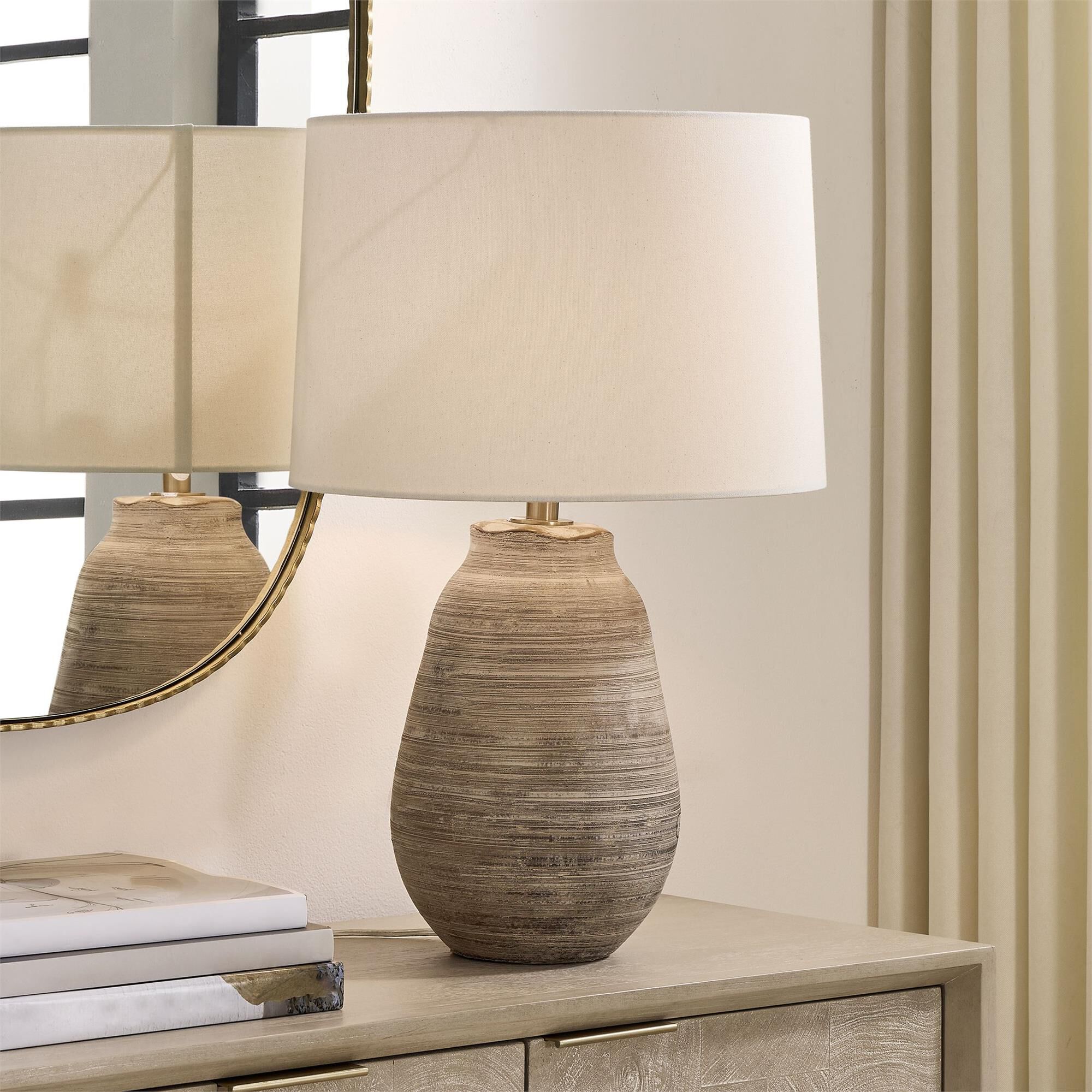 Shown in Brown finish and Round with Liner shade