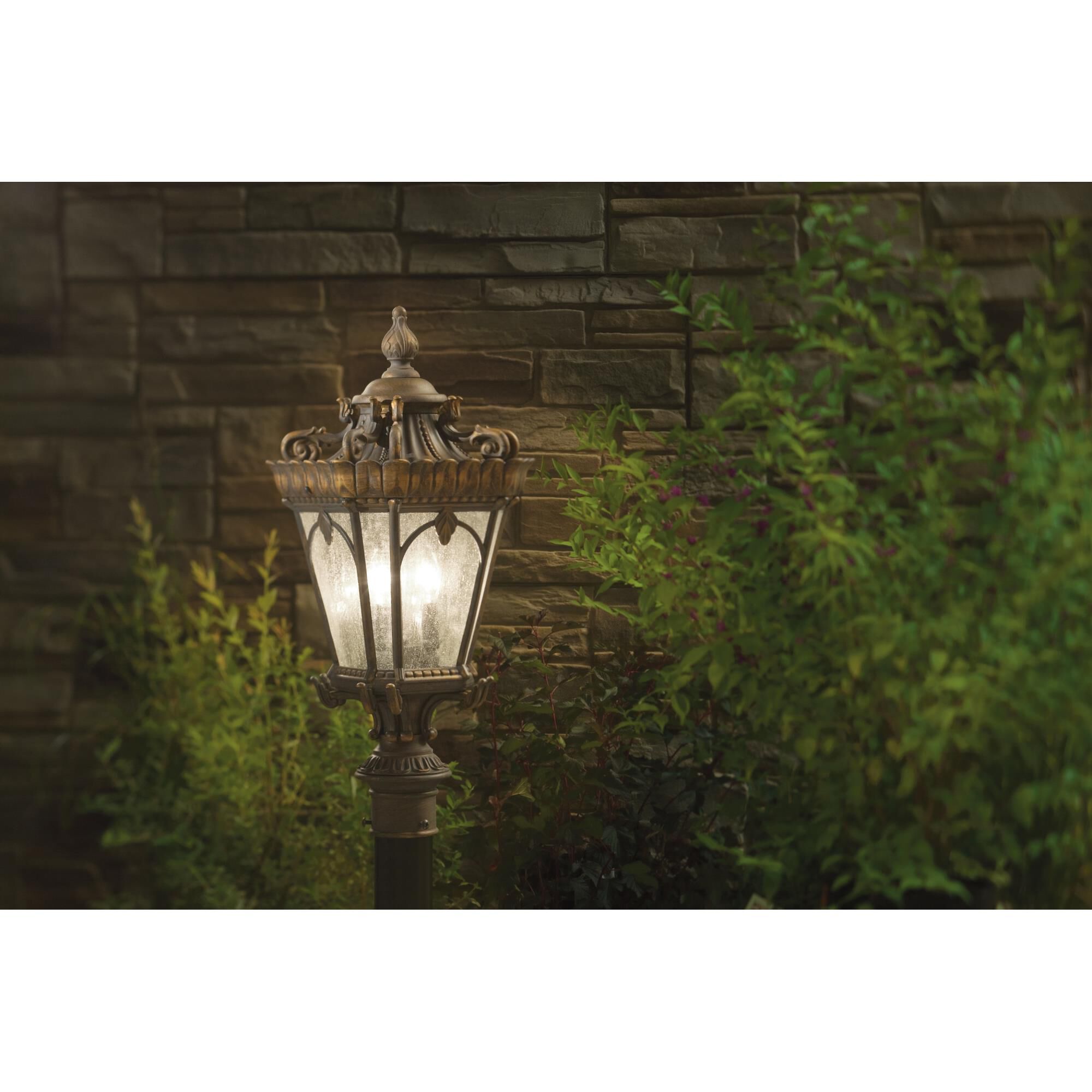 Shown in Londonderry finish and Clear Seeded glass