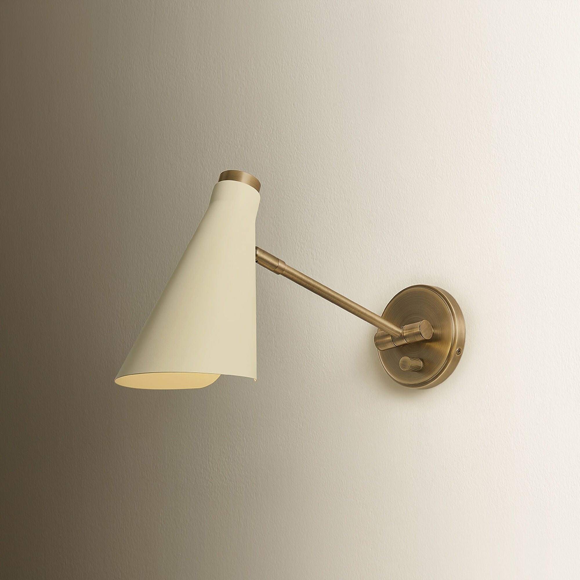 Andersen Medium Wall Sconce,