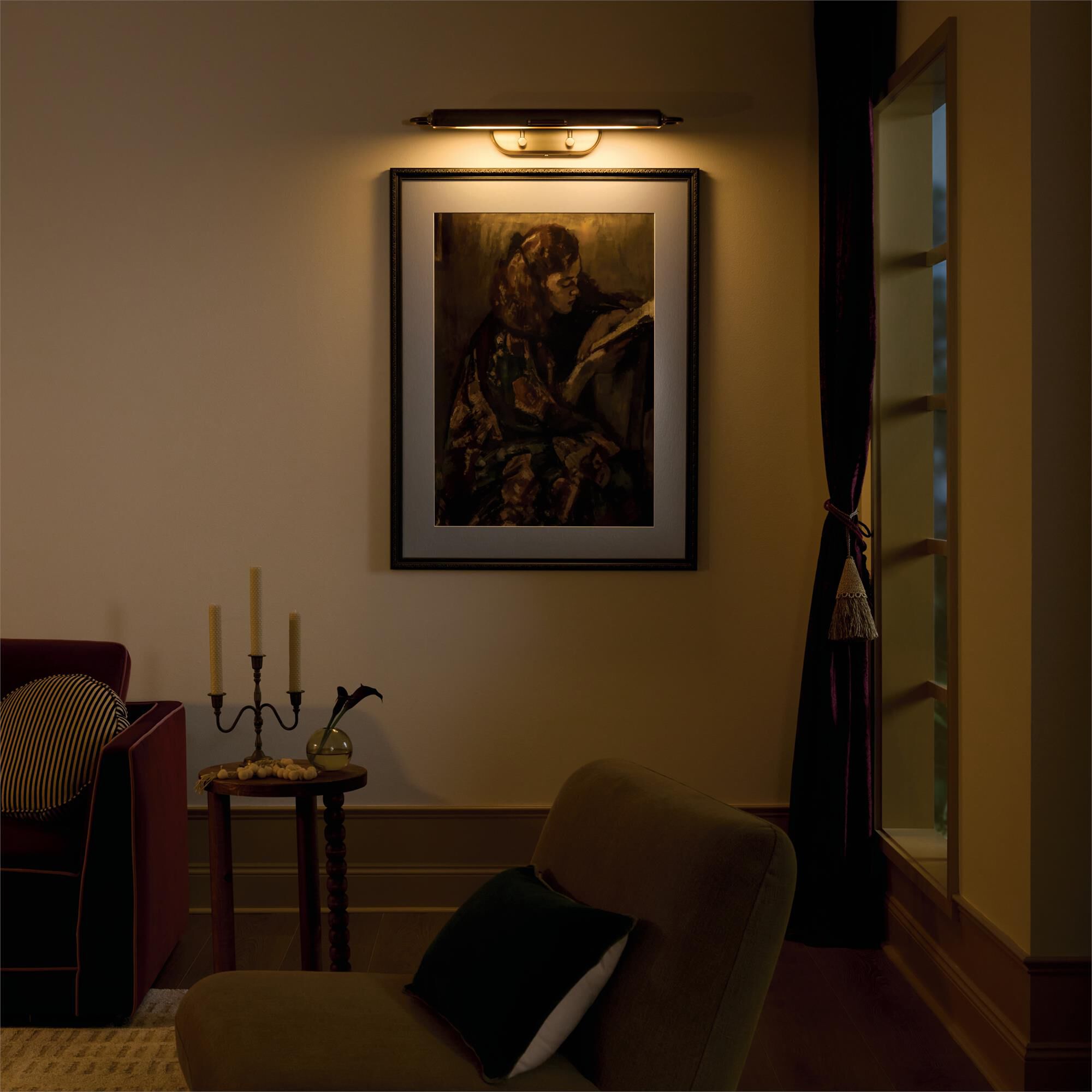 Shown in Lacquered Bronze finish and Metal shade