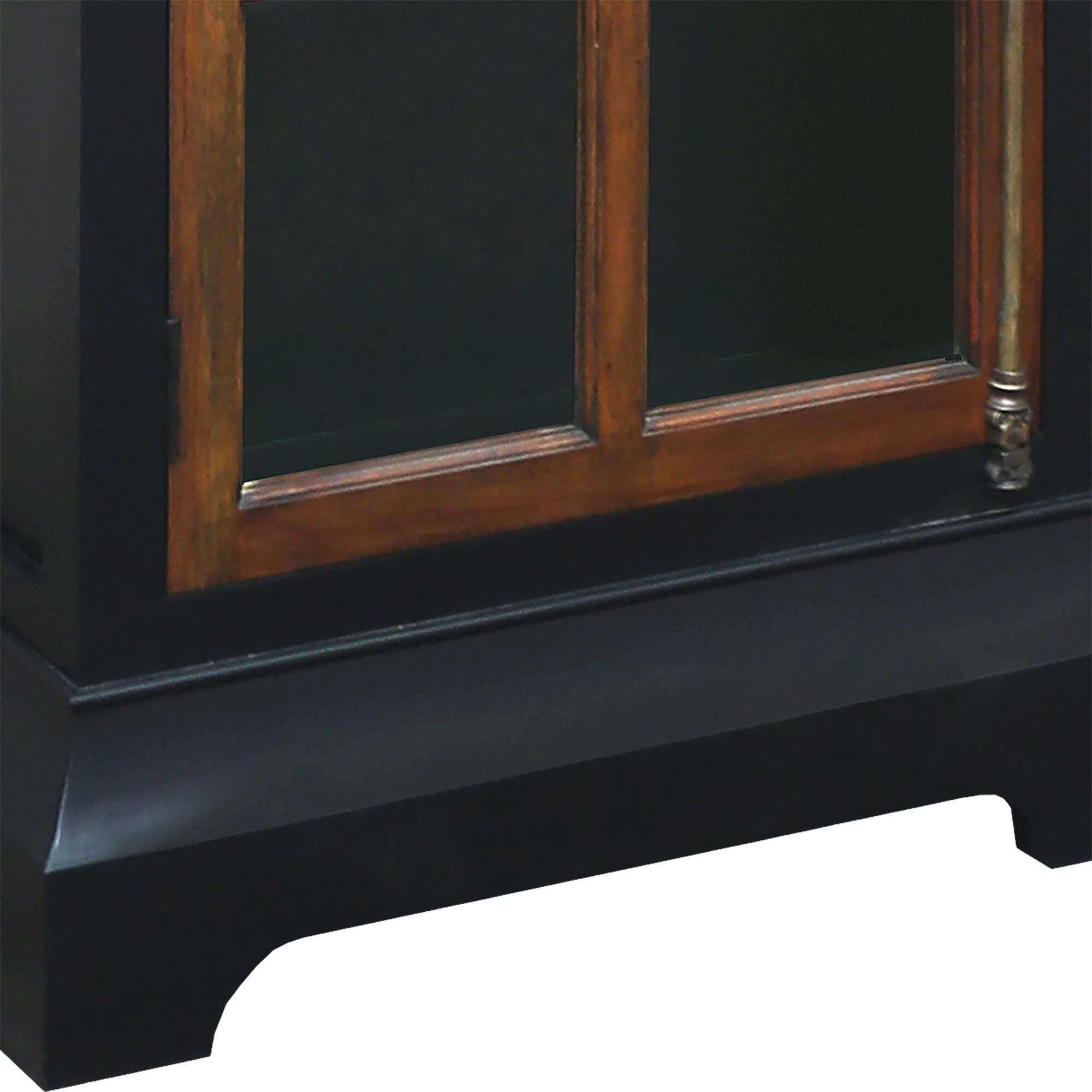 Shown in Grain De Bois Noir, Woodland Stain finish
