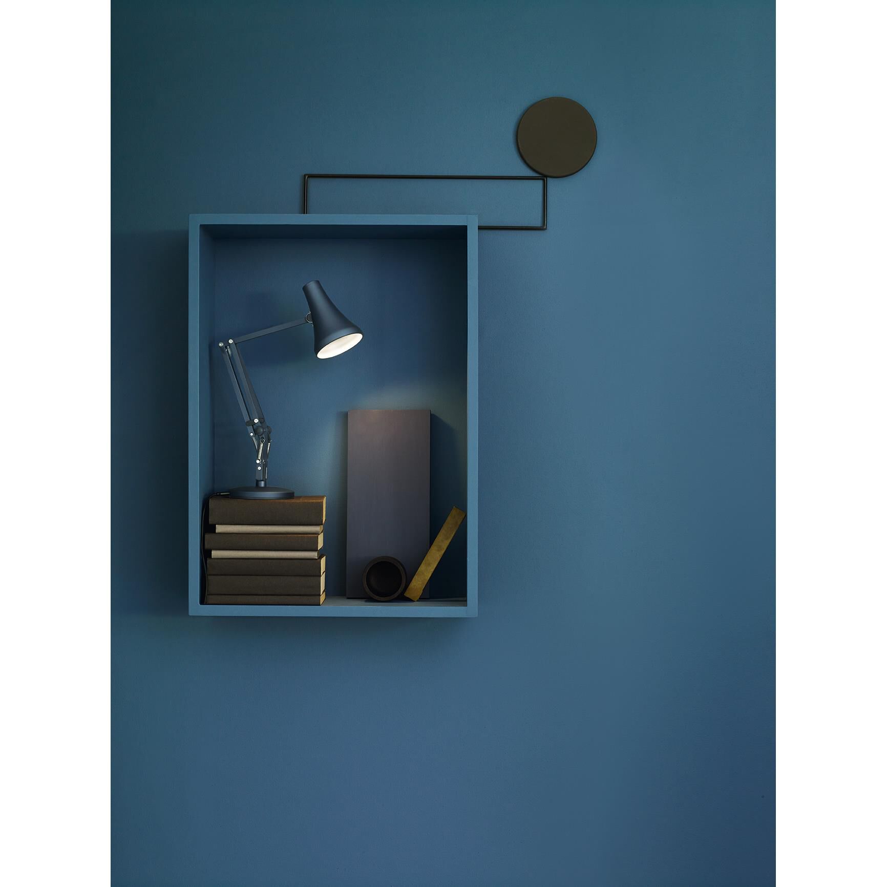 Shown in Anodised Brushed Auminum Finish finish and Aluminum shade