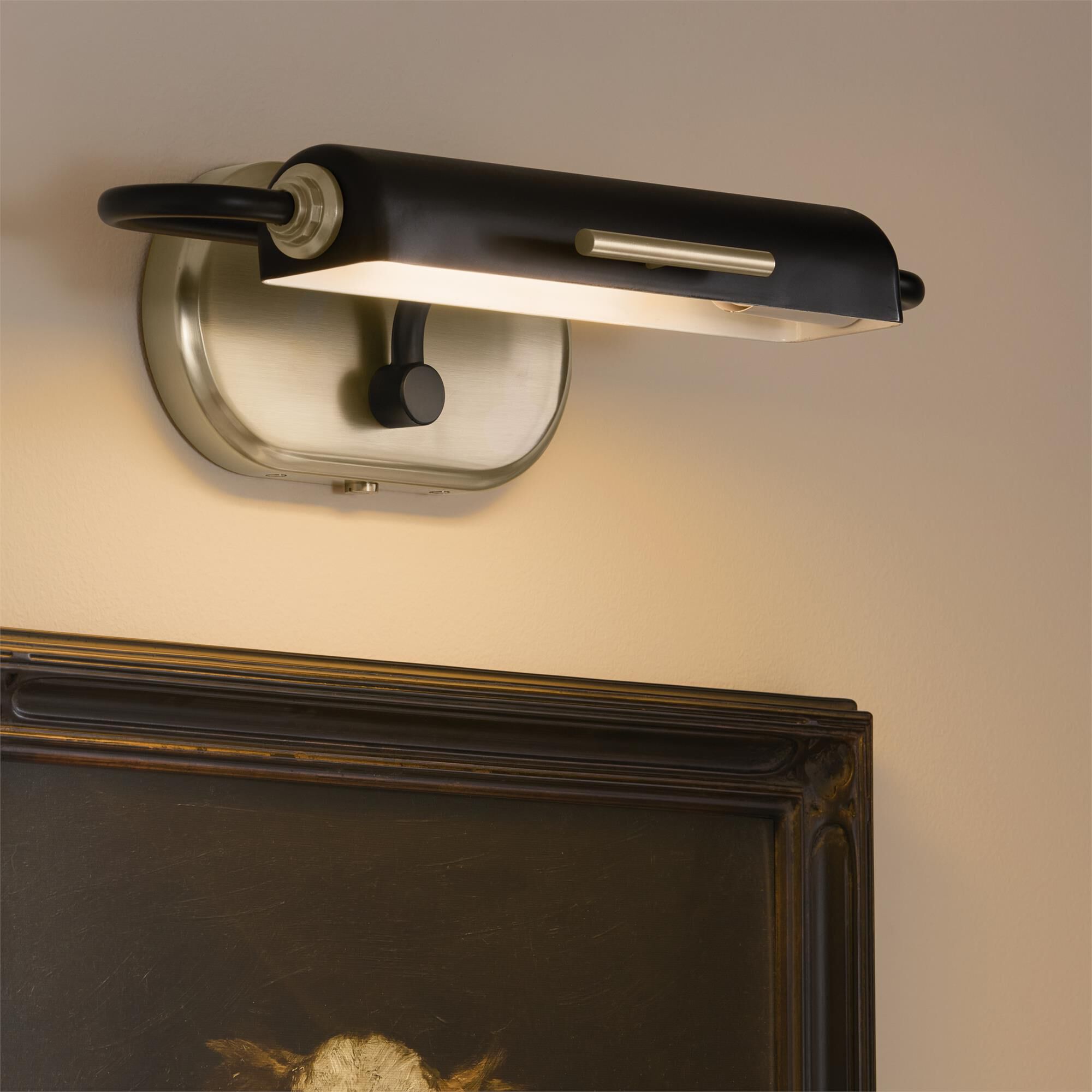 Shown in Black finish and Metal shade