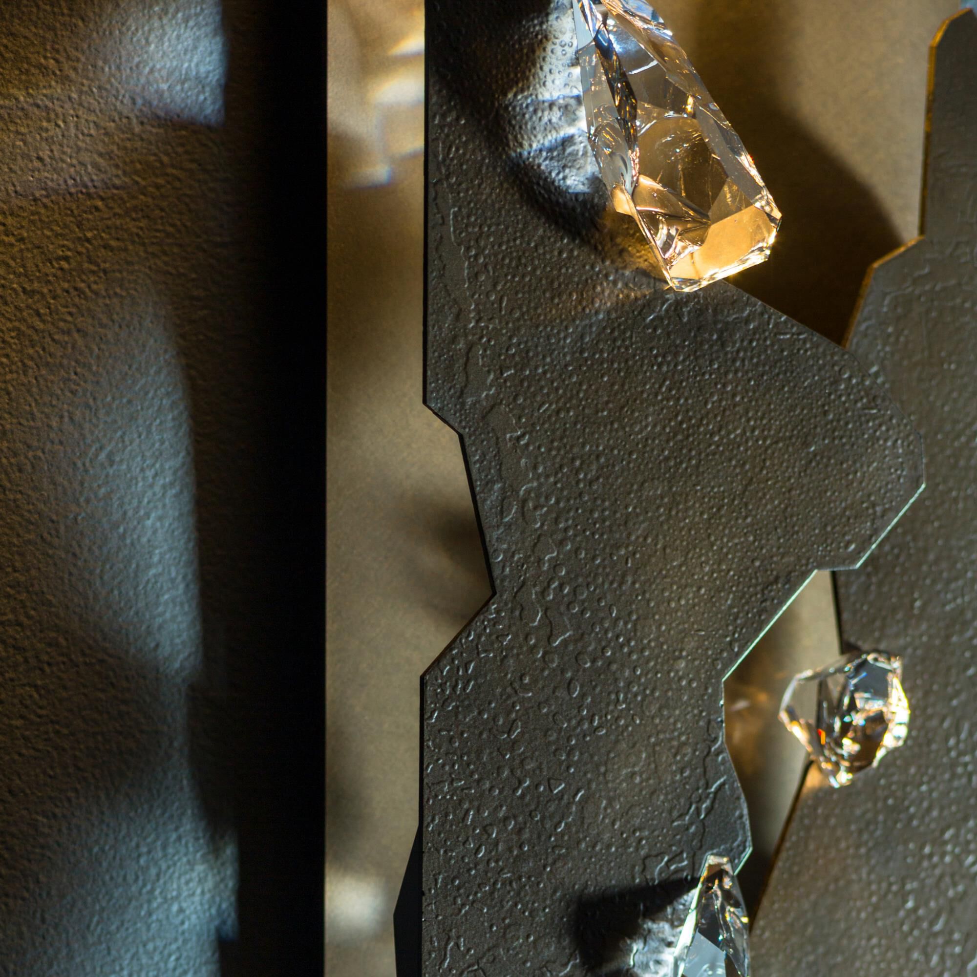 Shown in Dark Smoke finish