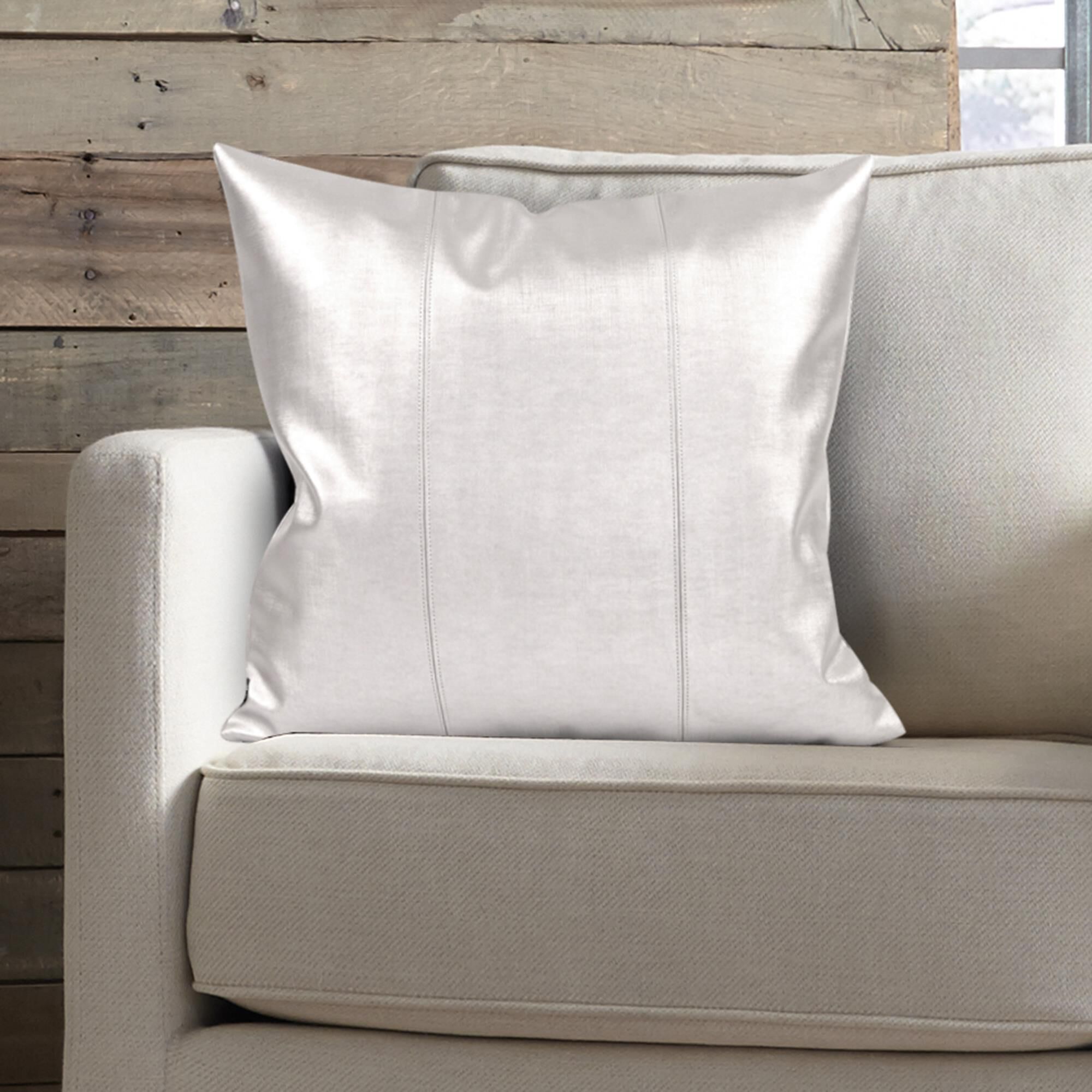 Shown in Luxe Mercury finish