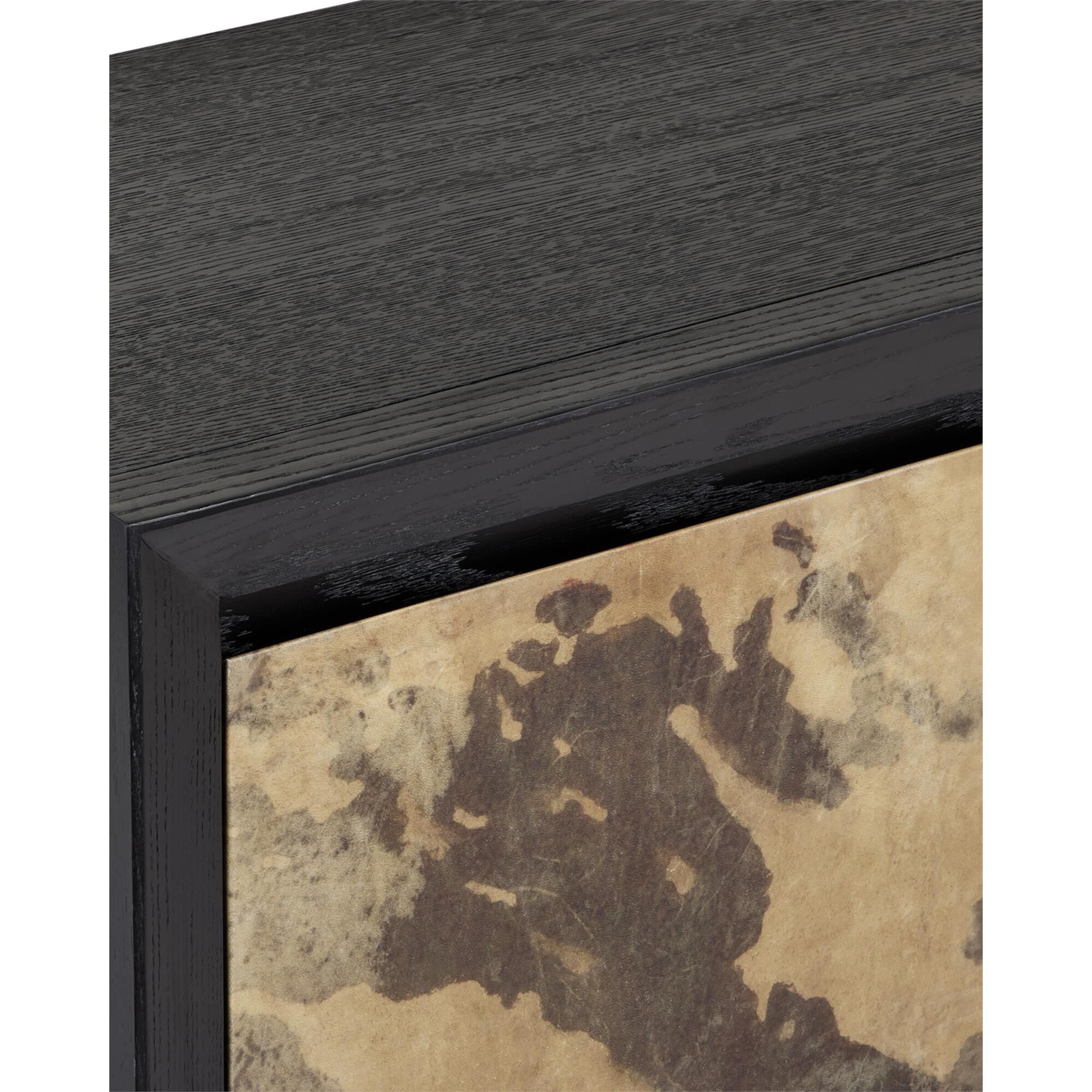 Karlson Credenza,