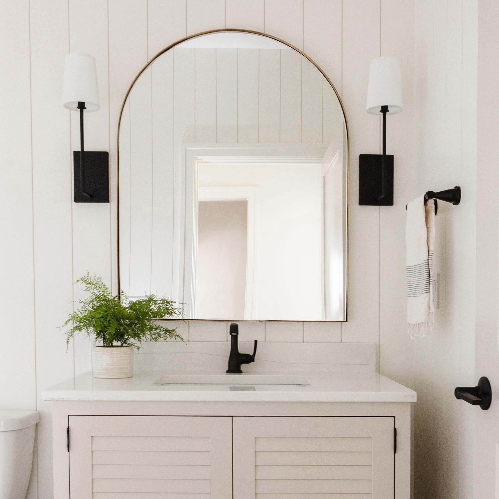 Shown in Black Forged finish and Silk glass and White shade