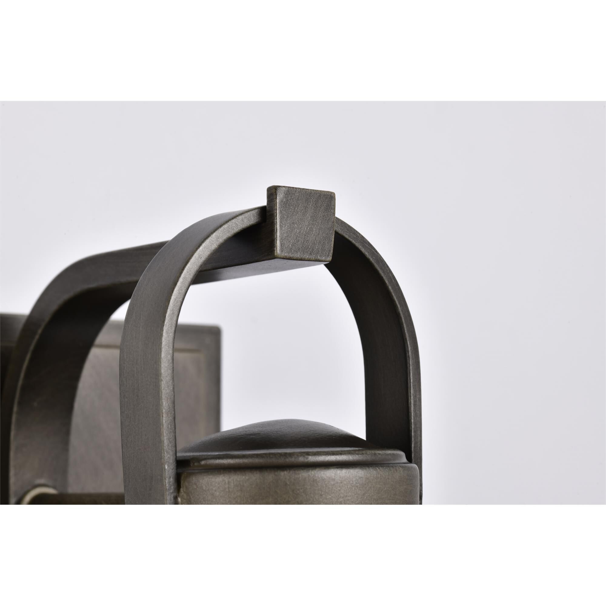 Shown in Bronze finish and Clear Seeded glass