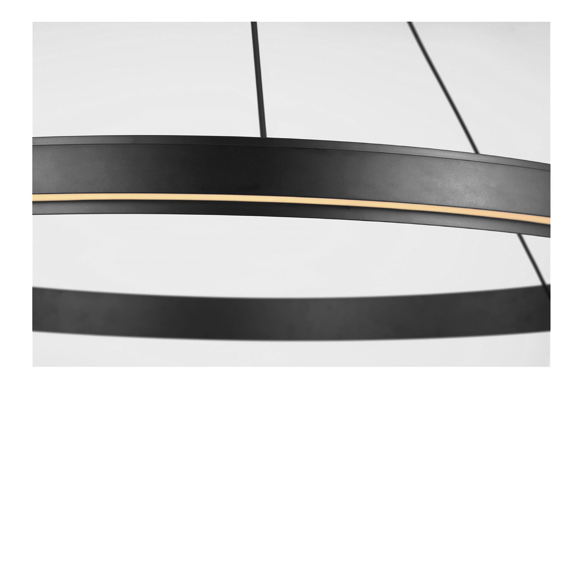Shown in Midnight Black finish and Silicone Diffuser shade