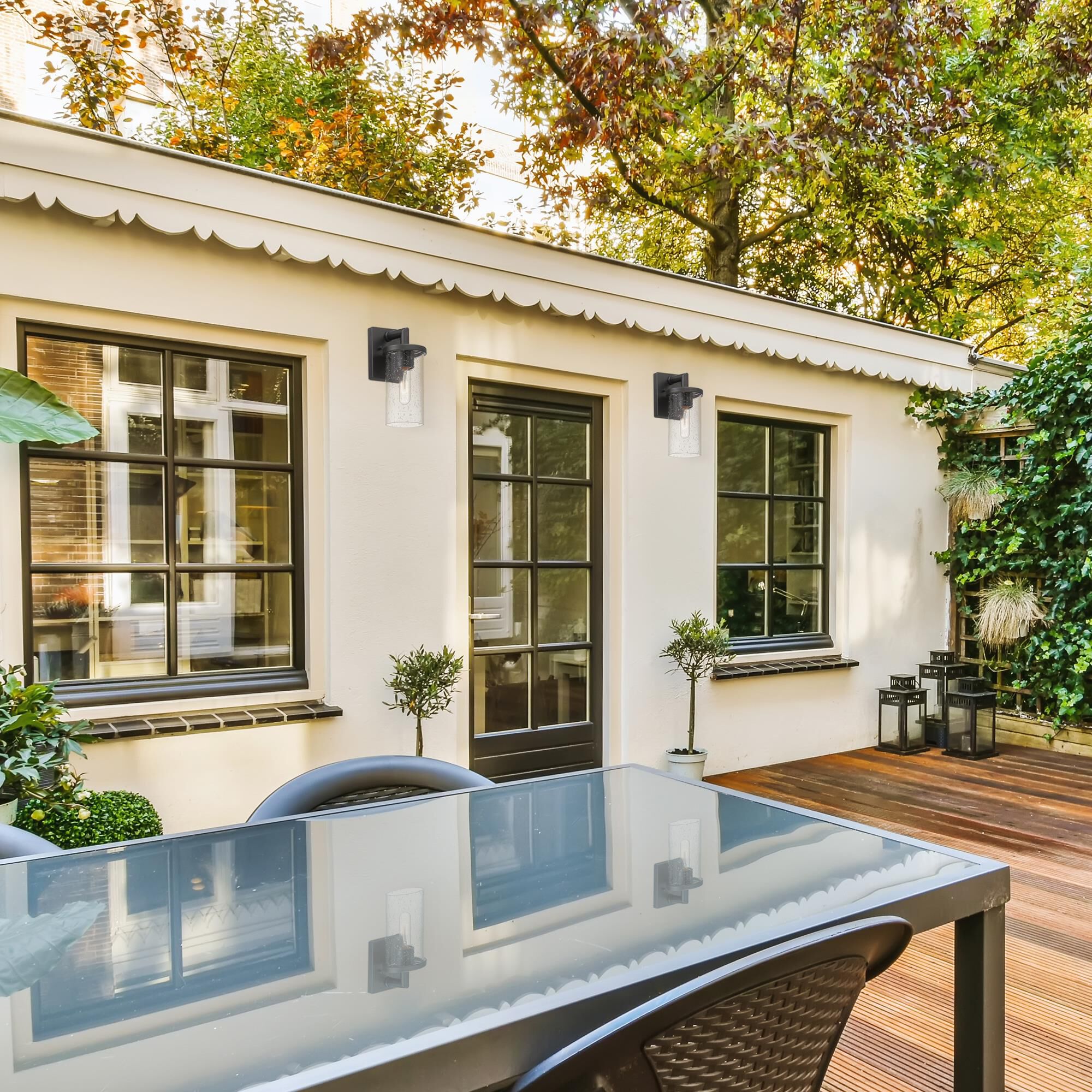 Shown in Matte Black finish and Clear Seedy glass