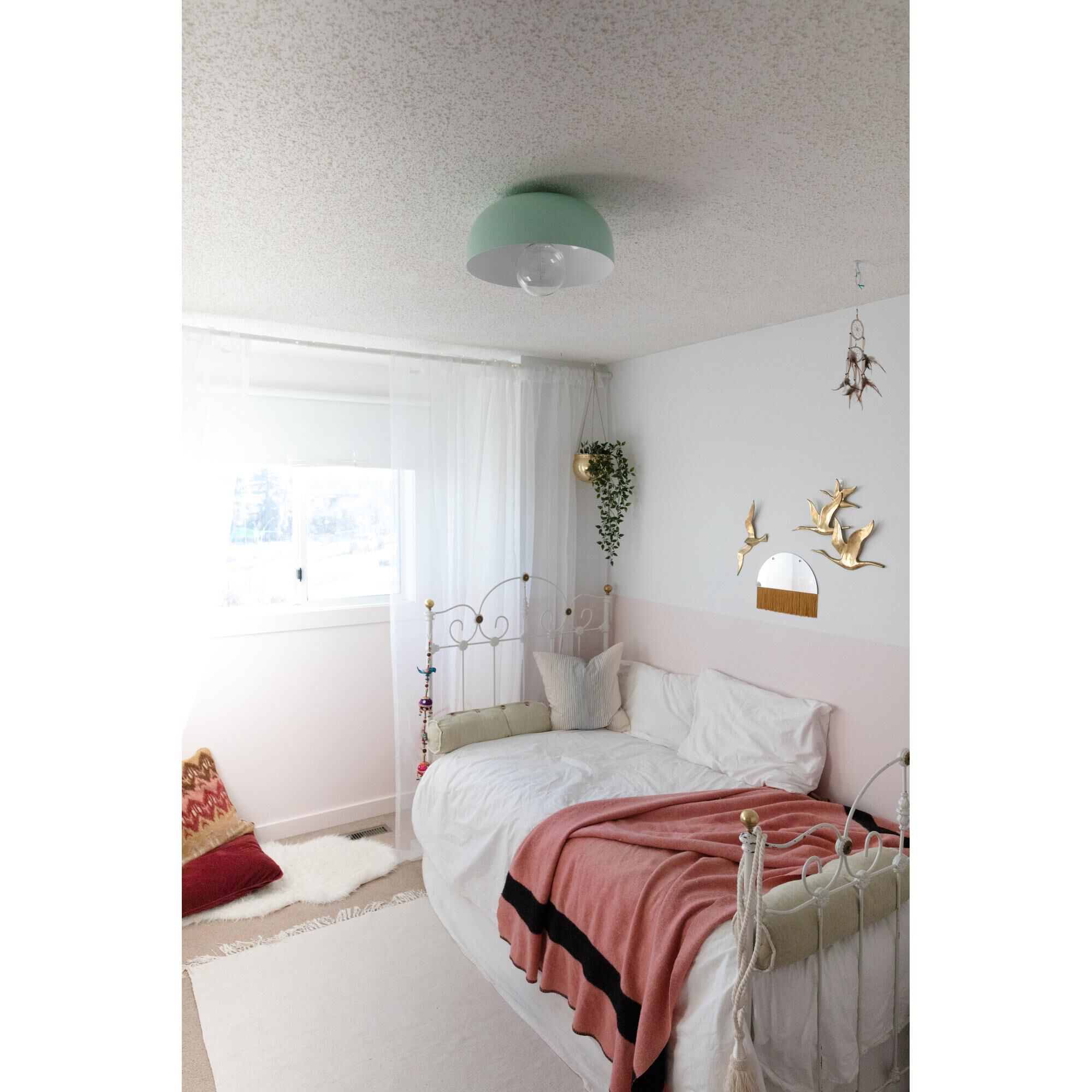 Shown in Polished Nickel-Mint finish and Mint Metal shade