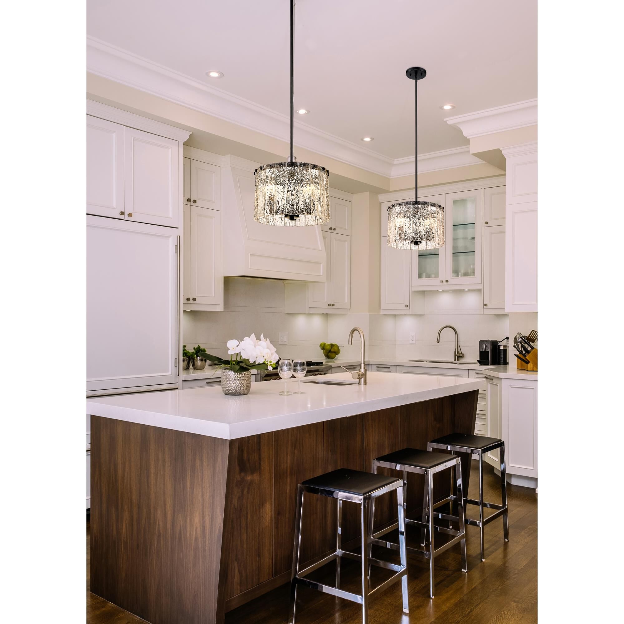 Shown in Matte Black finish and Clear glass