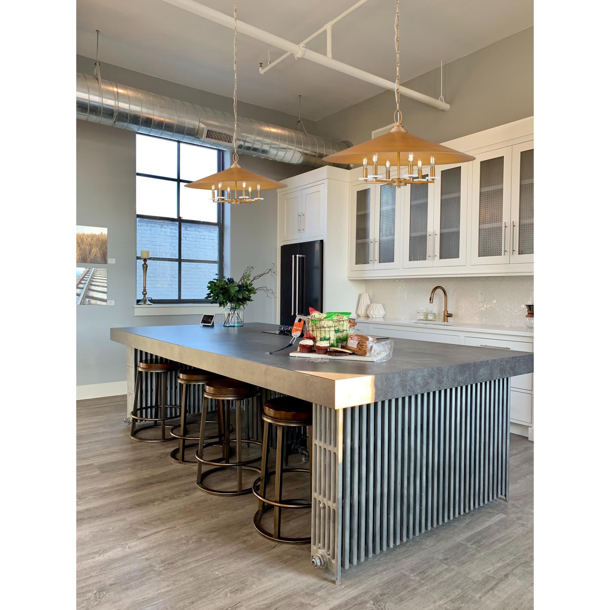 Shown in Signature Gold finish and Signature Gold glass and Signature Gold shade