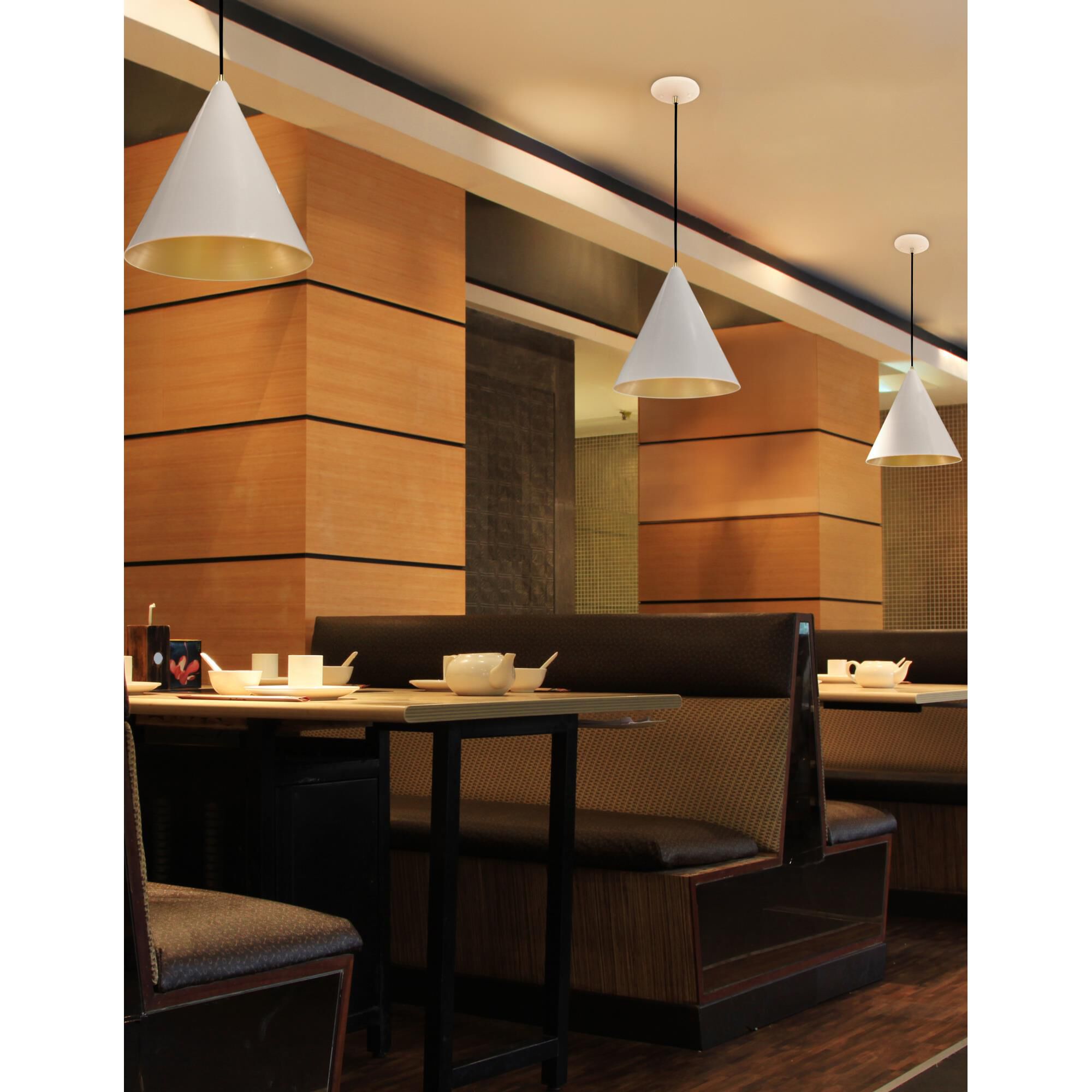 Shown in Matte White with Champagne Gold Interior finish and Matte White with Champagne Gold Interior shade