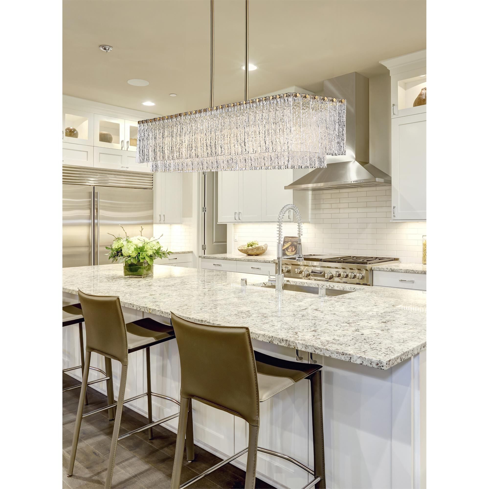 Shown in Modern Gold finish and Clear glass