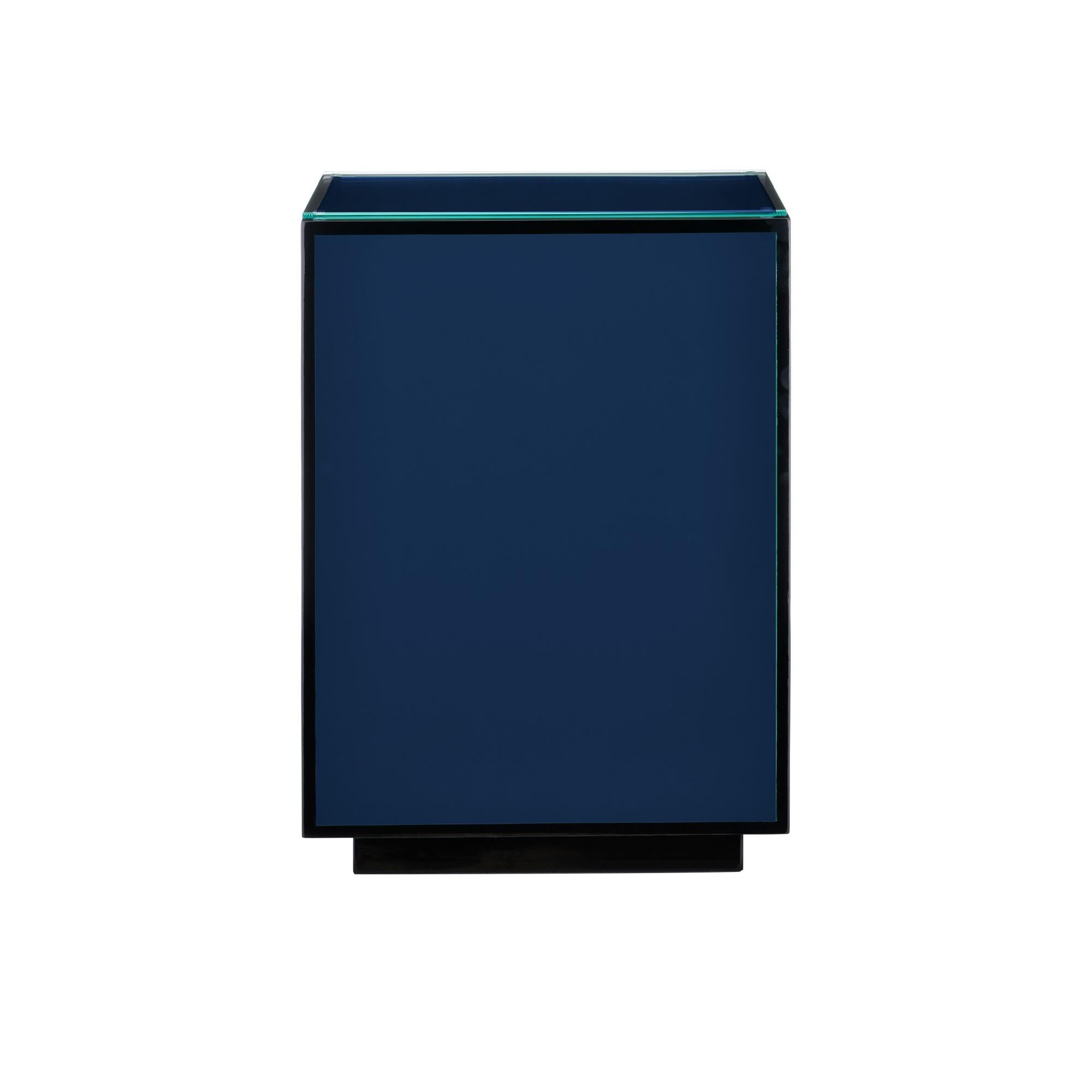 Shown in Navy, Black, Clear finish