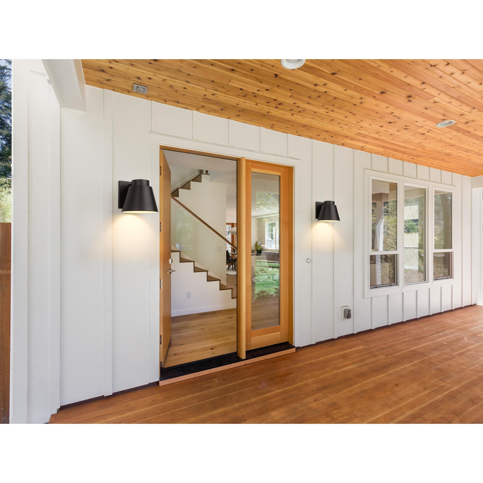 Shown in Oil Rubbed Bronze finish and Sandblast Aluminum shade