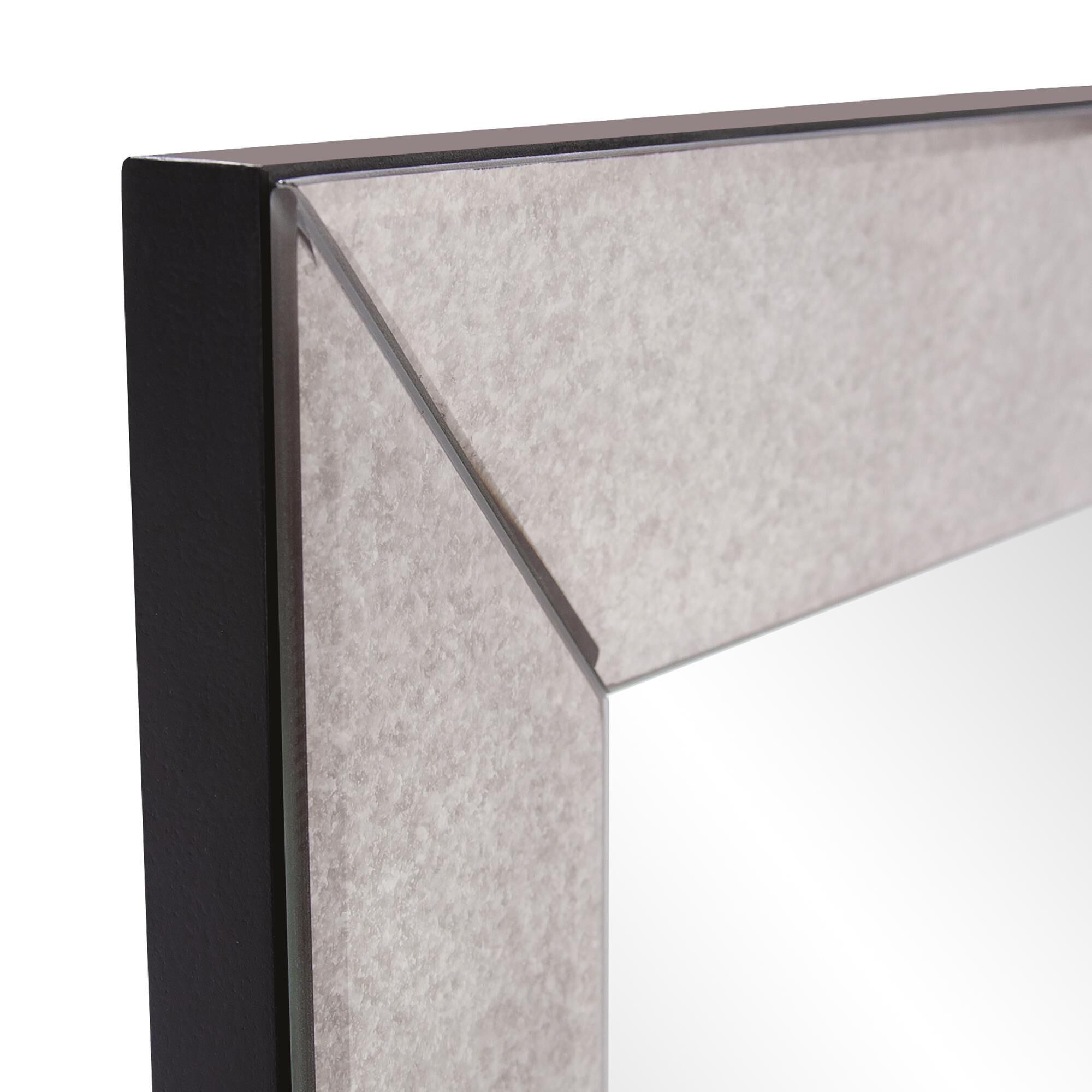 Shown in Mirror On Mirror finish