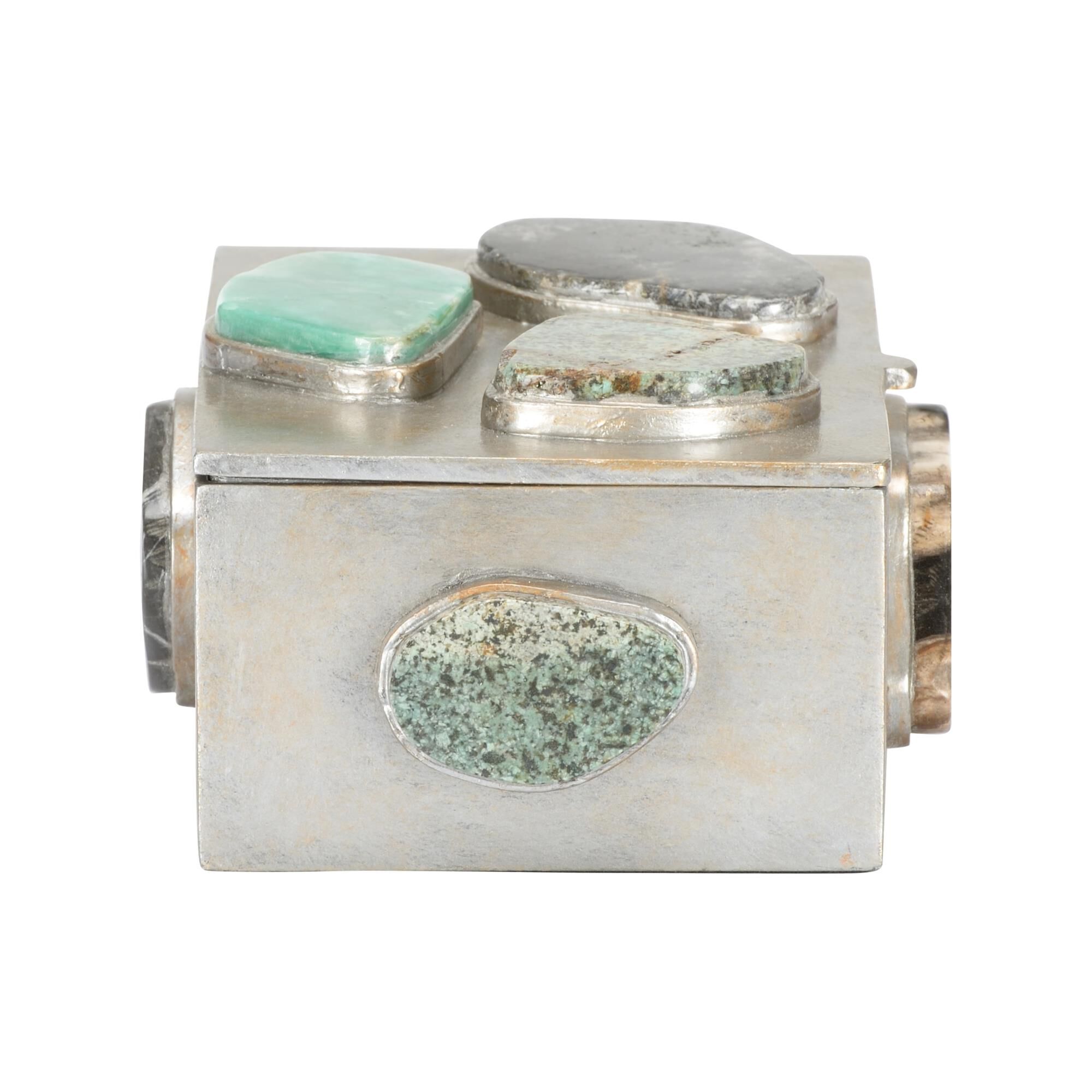 Shown in Silver and Green finish