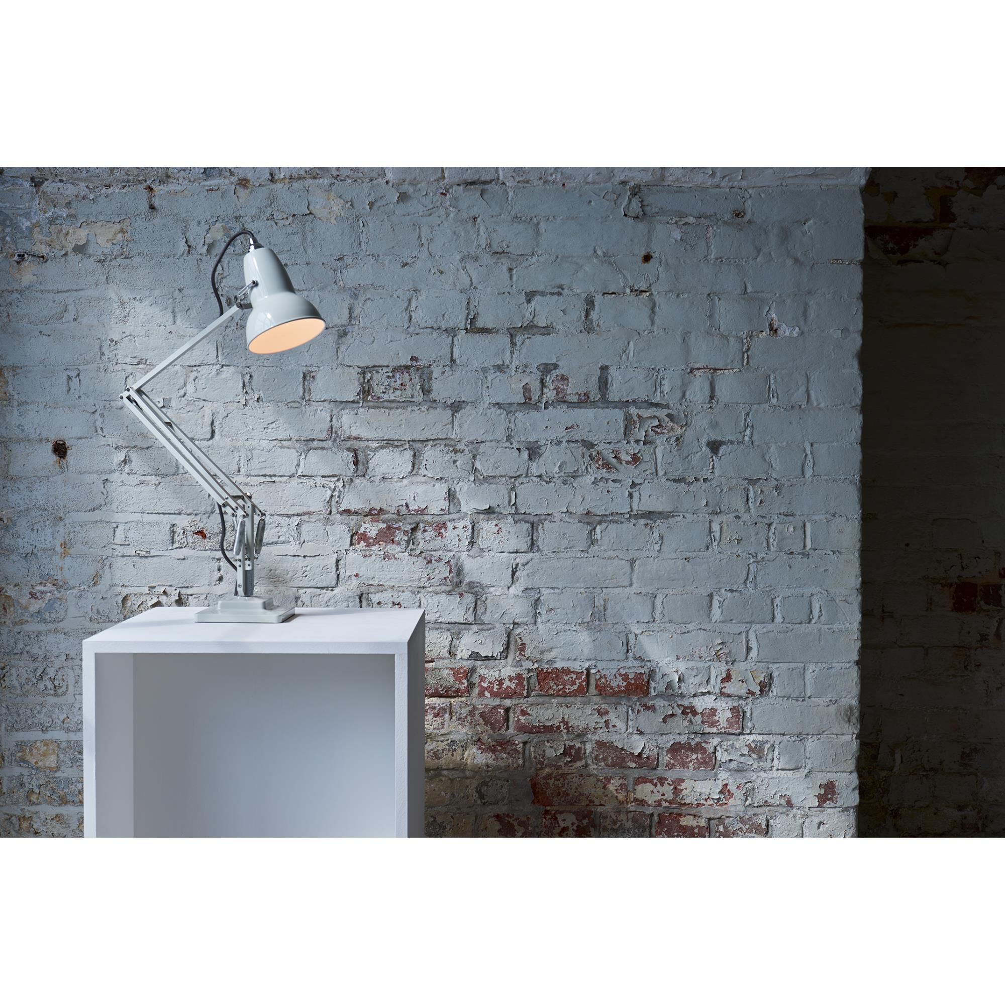 Shown in Linen White finish and Aluminum shade