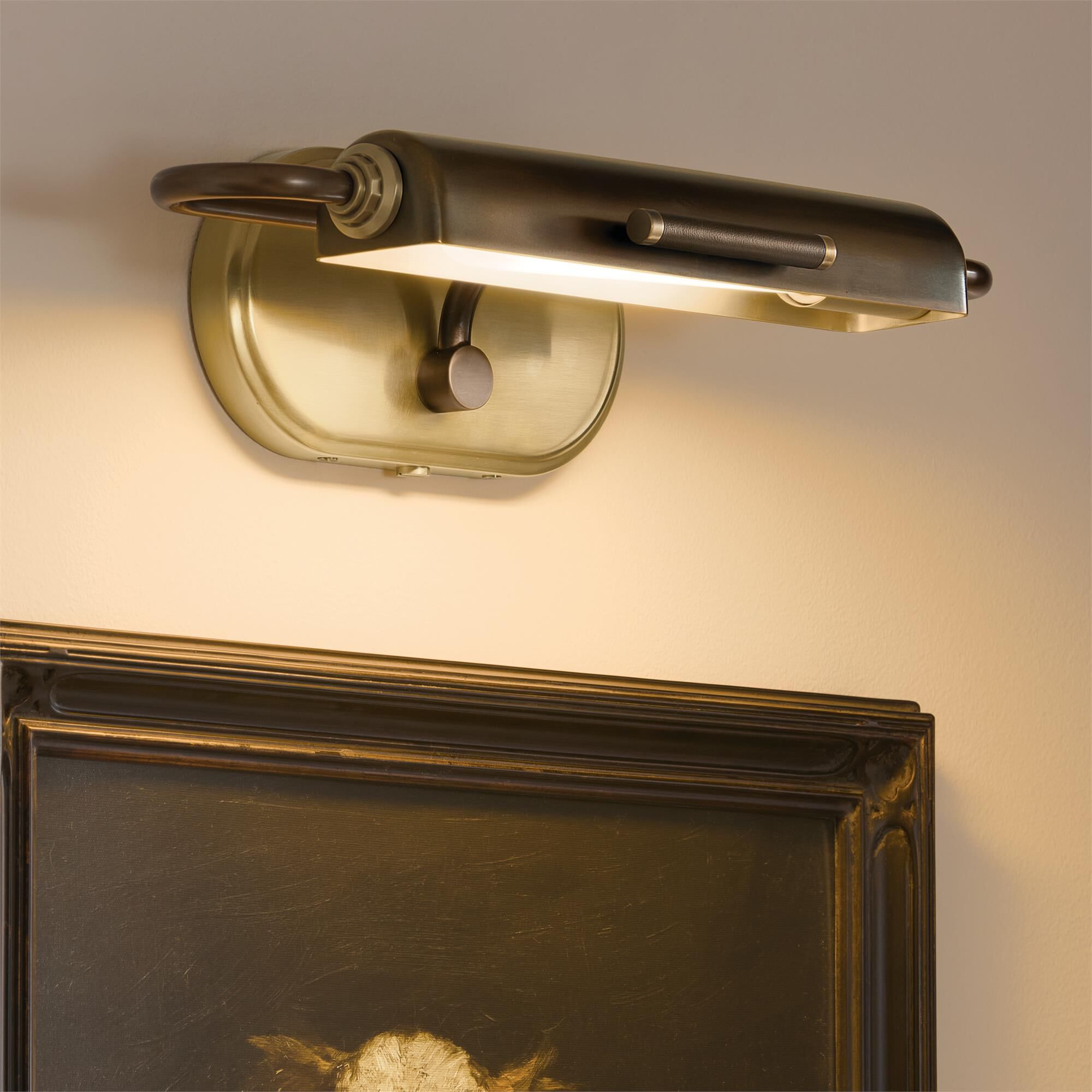 Shown in Lacquered Bronze finish and Metal shade