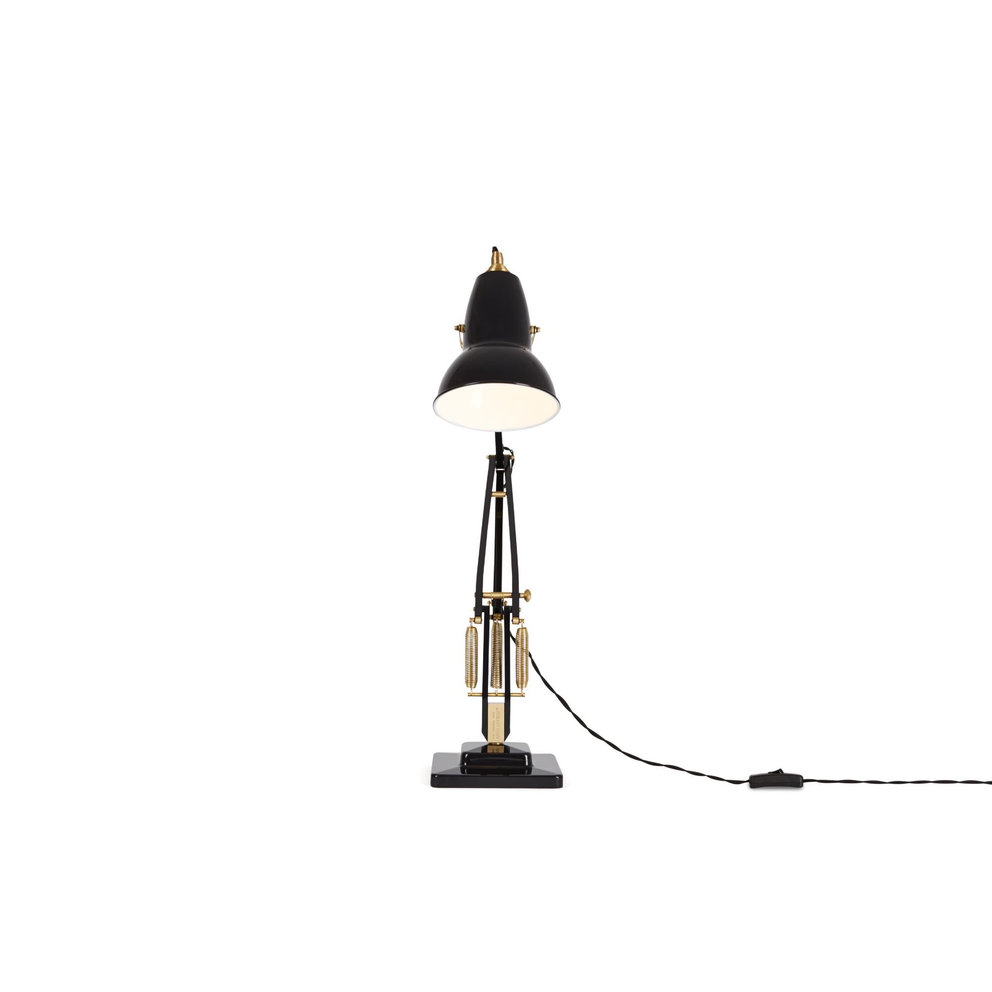 Shown in Jet Black finish and Aluminum shade