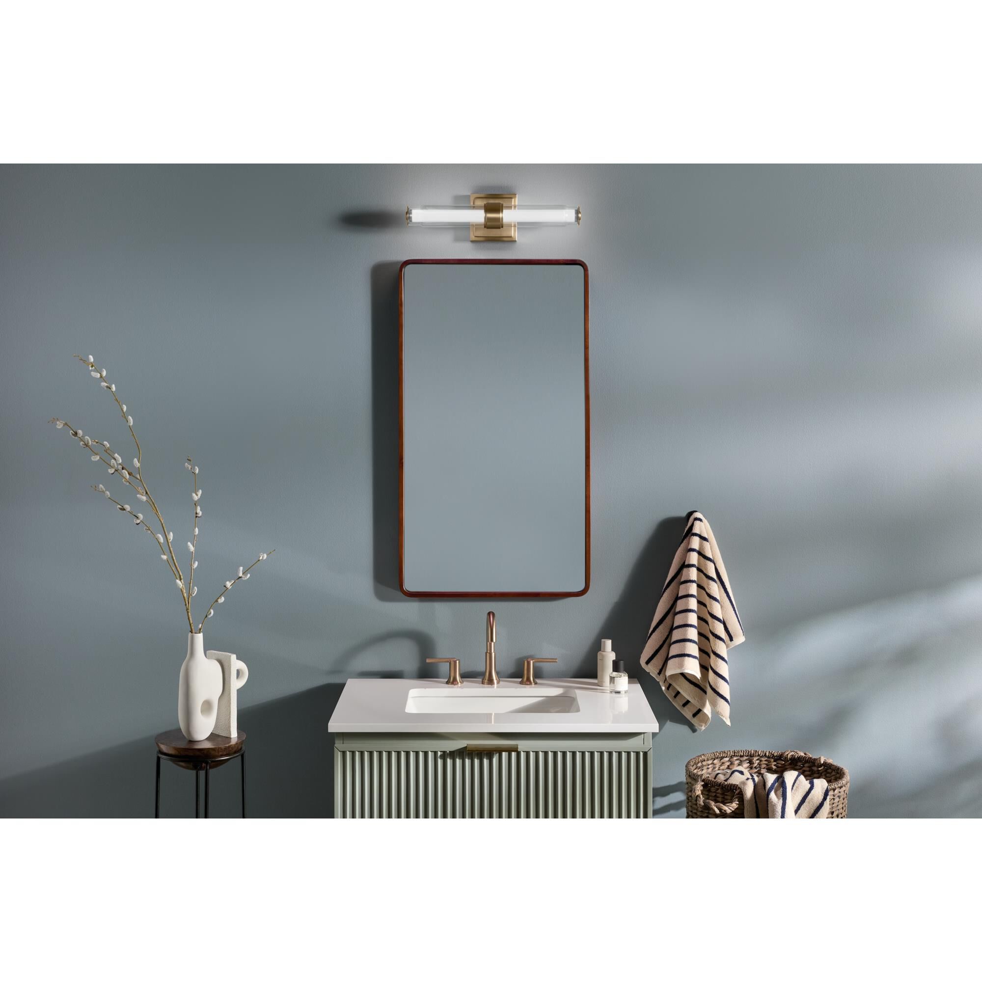 Shown in Champagne Bronze finish and Clear glass