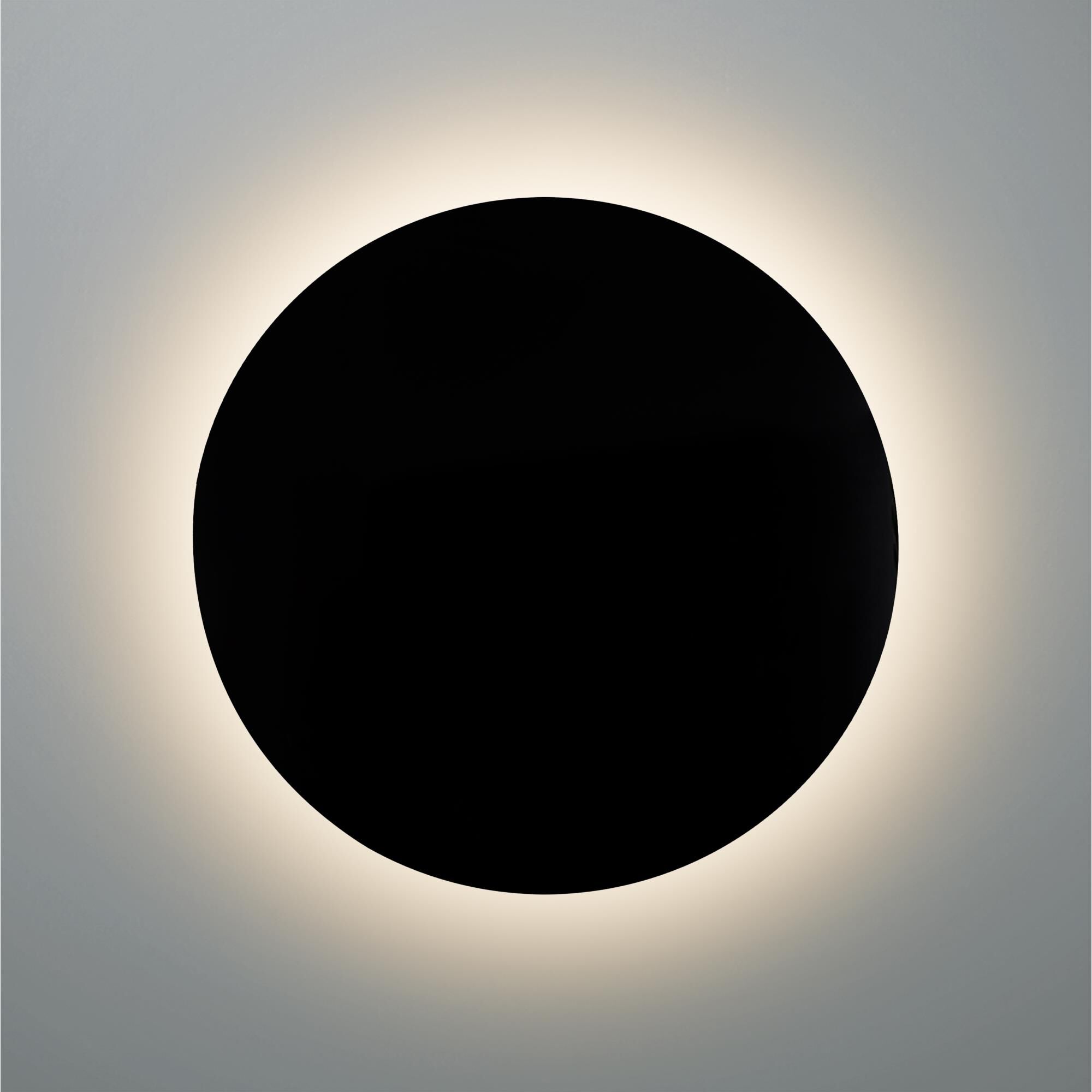 Shown in Gloss Black finish and Gloss Black shade