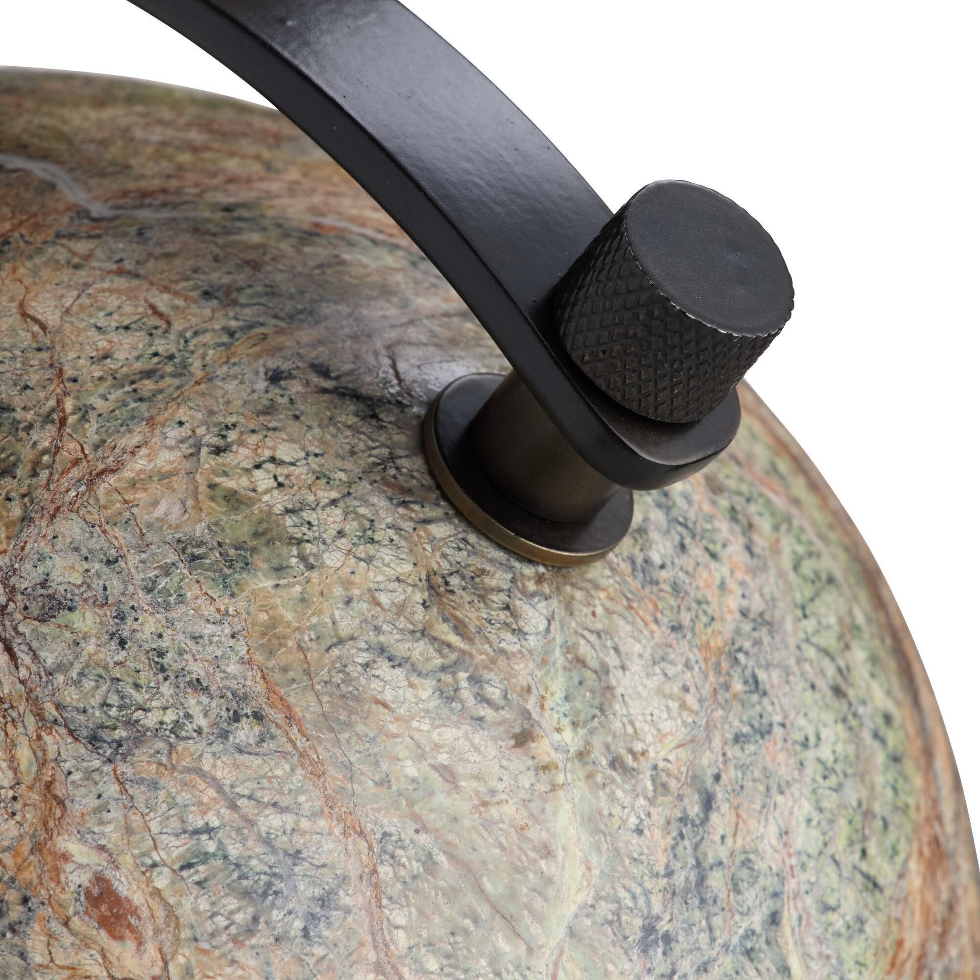 Shown in Jungle finish