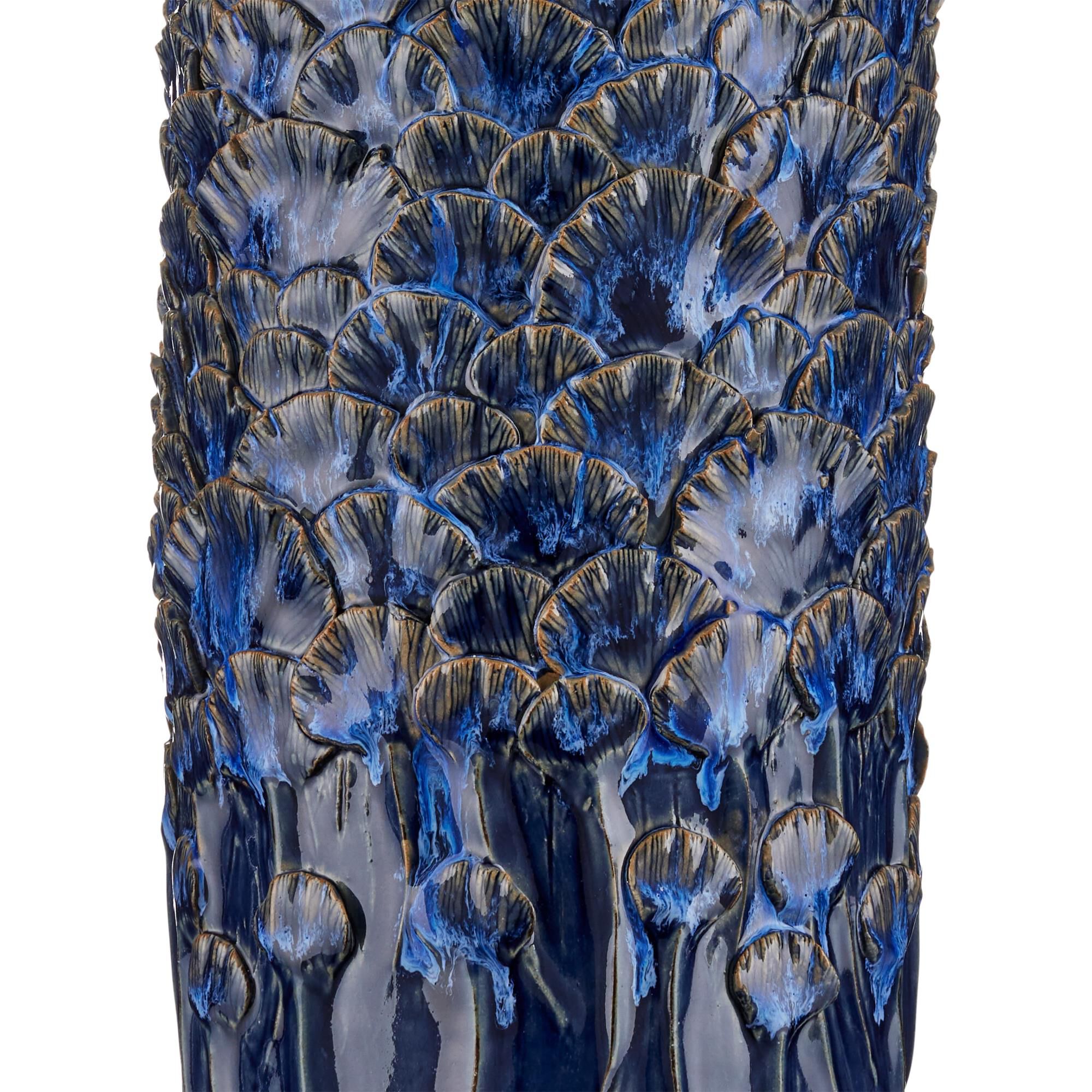 Shown in Dark Blue Reactive finish and Off-White Linen shade