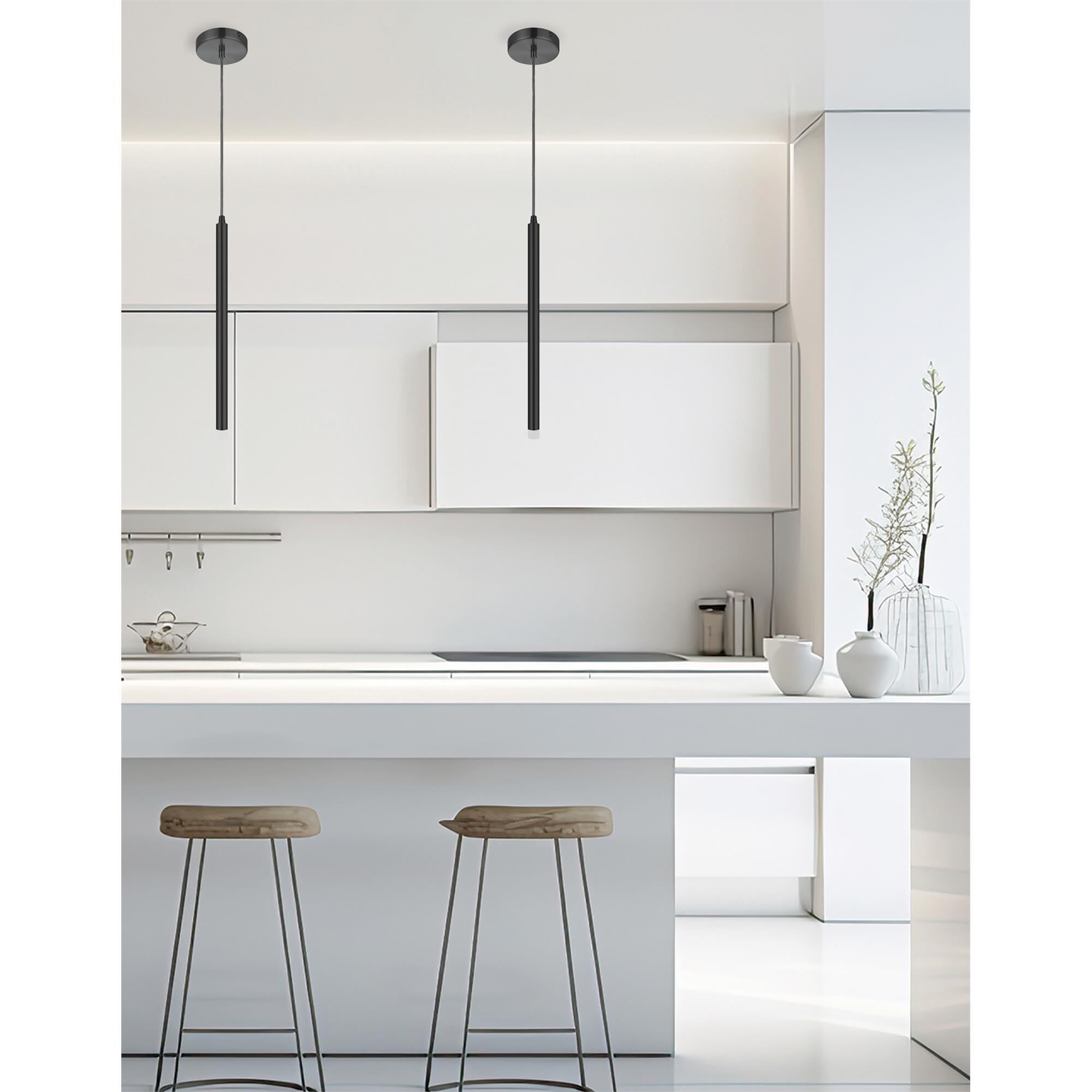 Shown in Matte Black finish and Clear glass