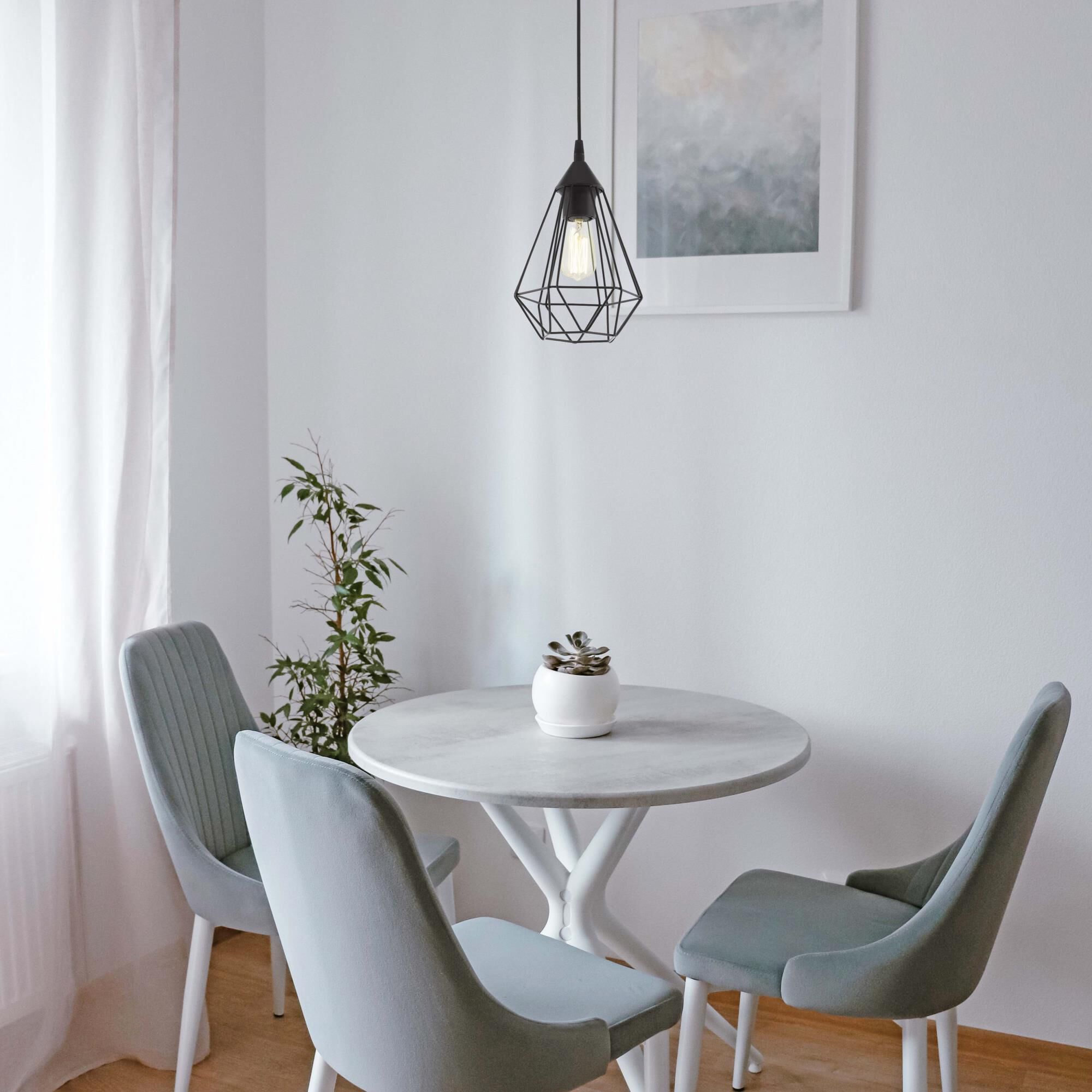 Shown in Matte Black finish and Metal shade