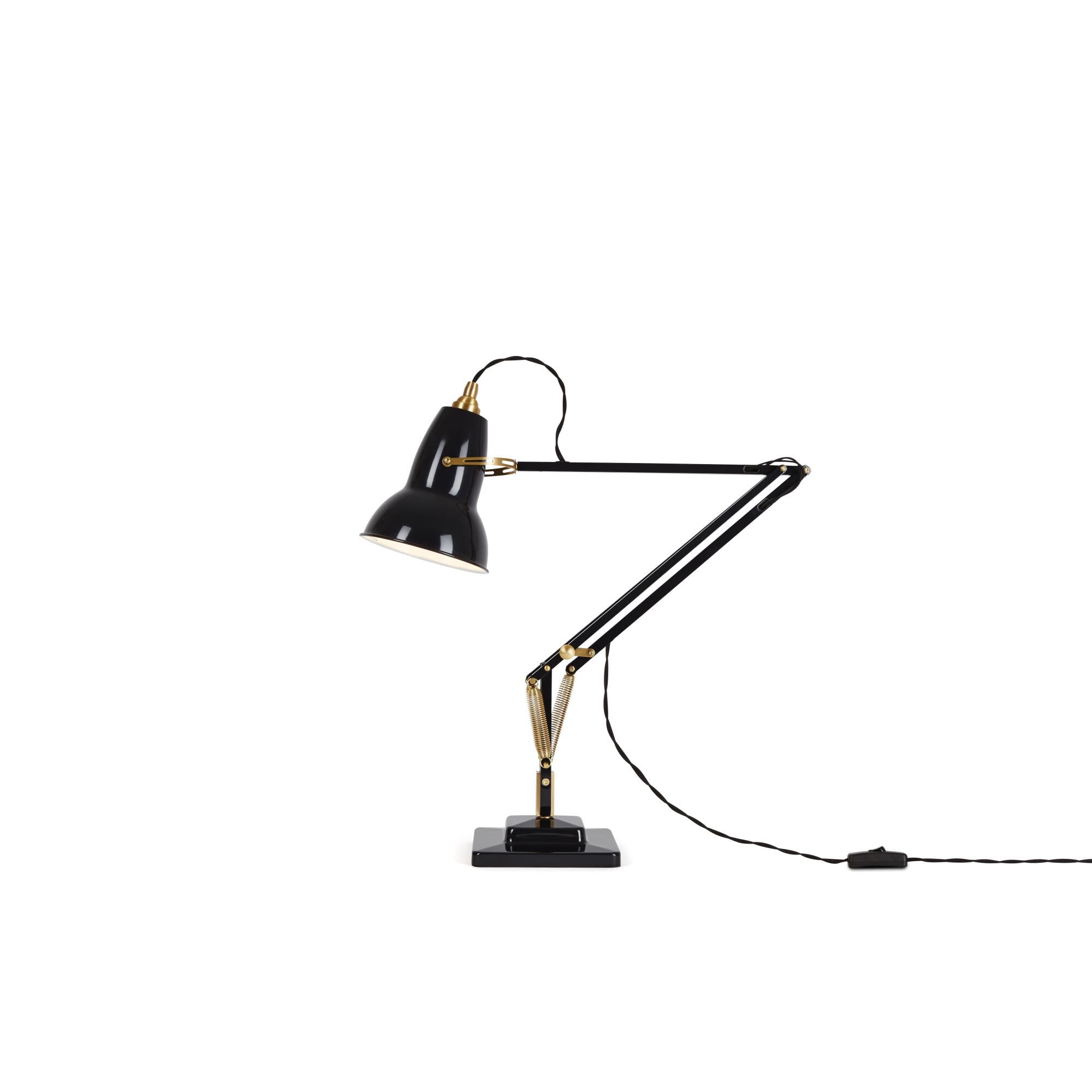 Shown in Jet Black finish and Aluminum shade