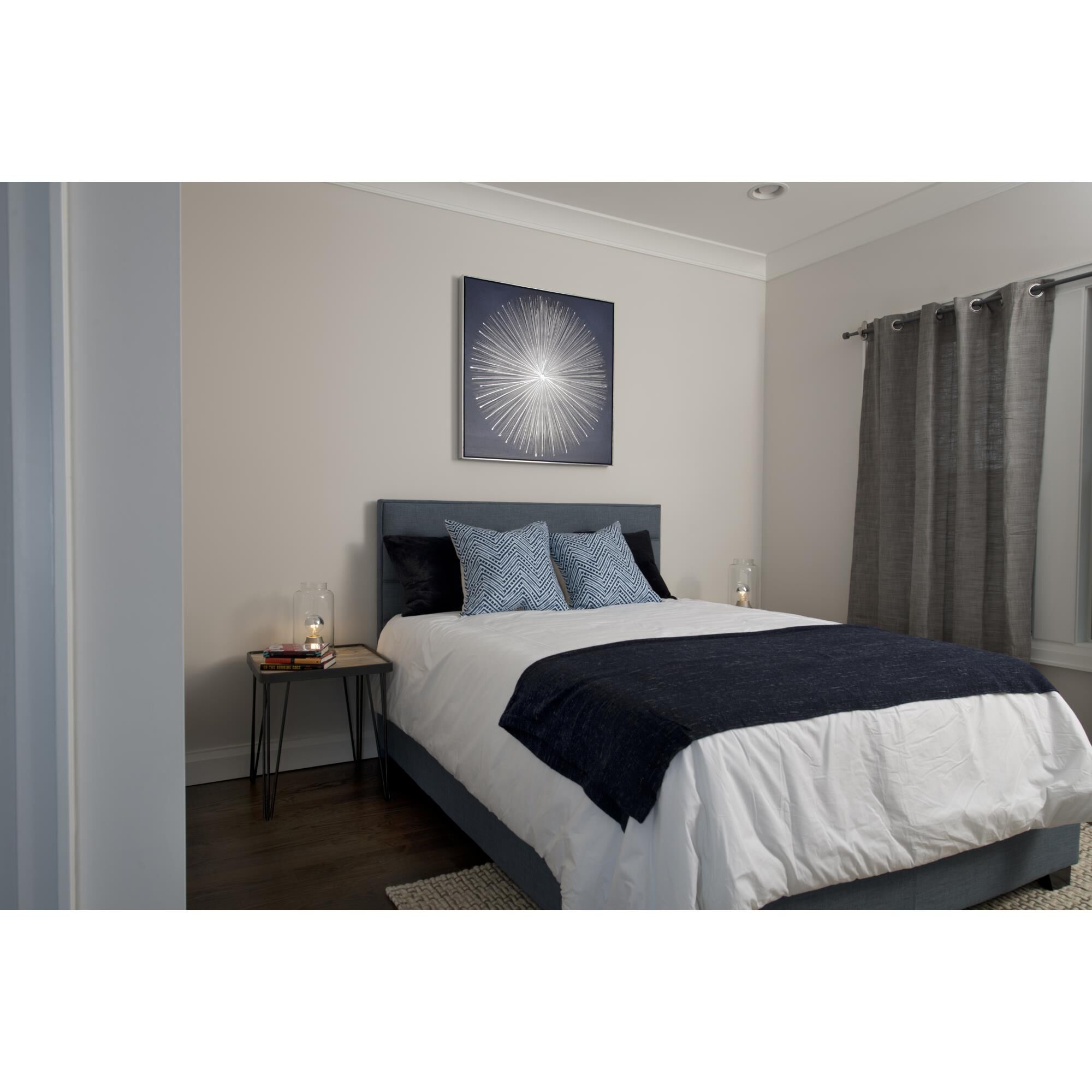 Dimmable 5 Watt 2700K G25 LED Light Bulb,