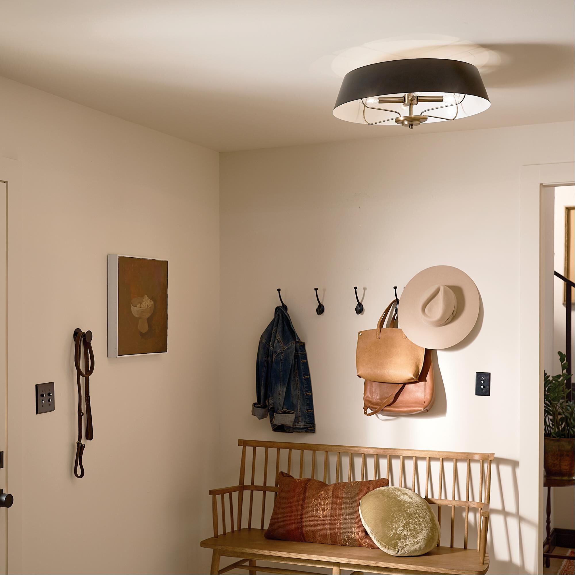 Shown in Black finish and Metal shade