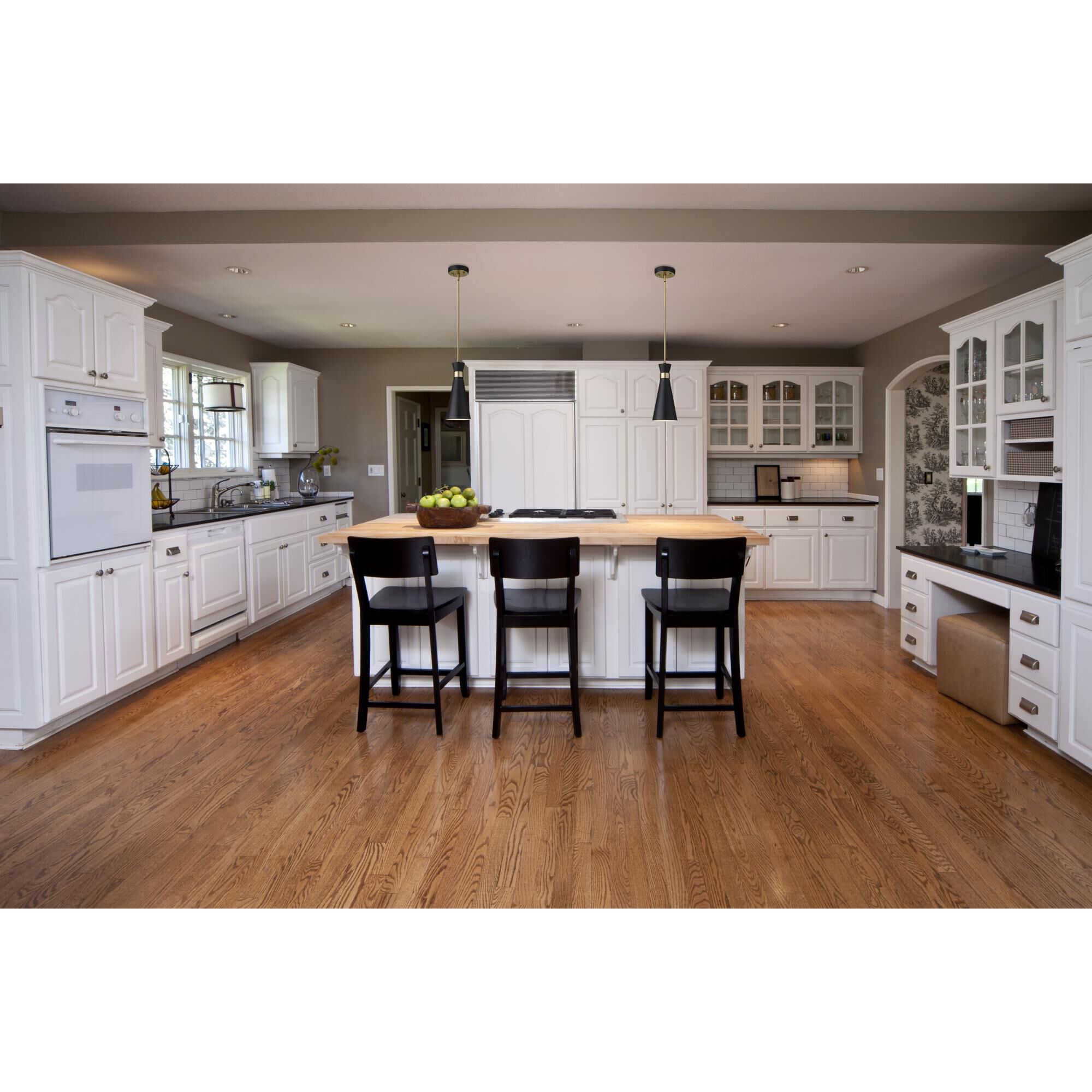 Shown in Matte Black + Heritage Brass finish and Metal glass and Metal shade