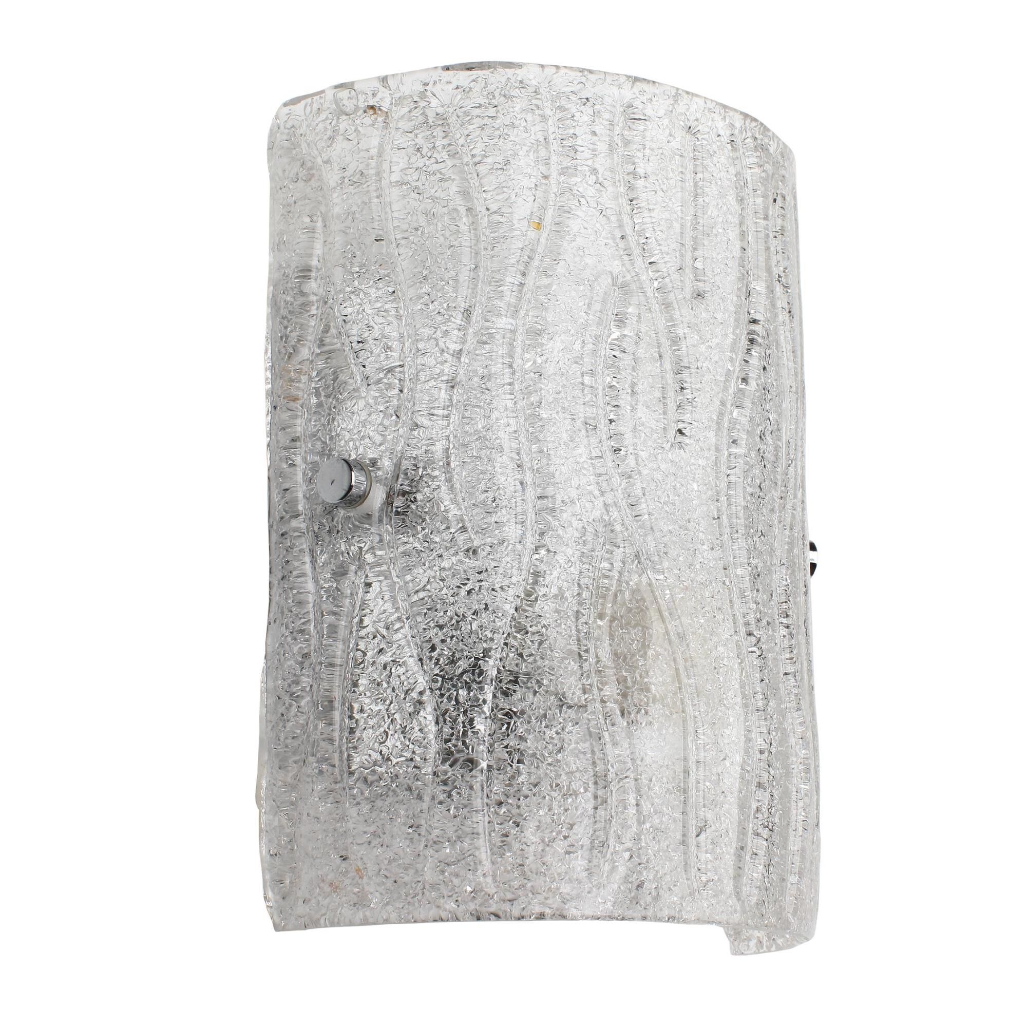 Shown in Chrome finish and Bright Ice glass