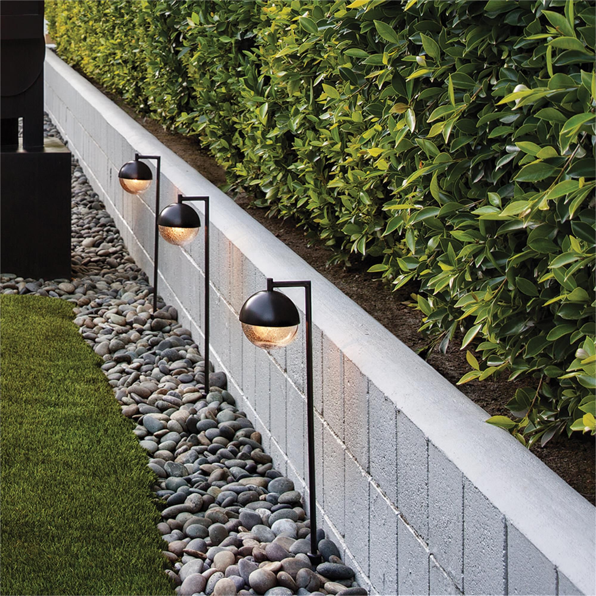 Shown in Satin Black finish and Clear Seedy glass
