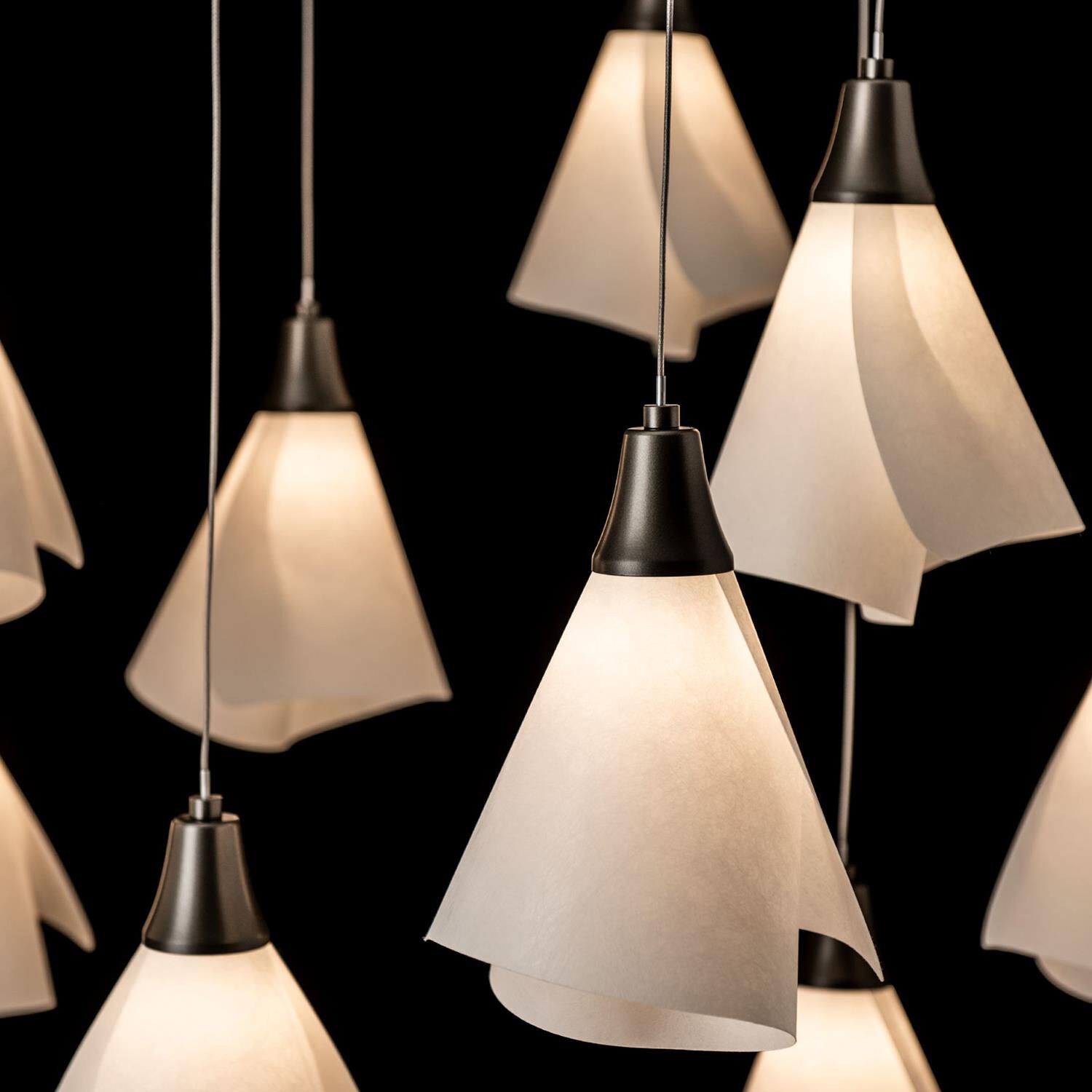 Shown in Dark Smoke finish and Spun Frost shade