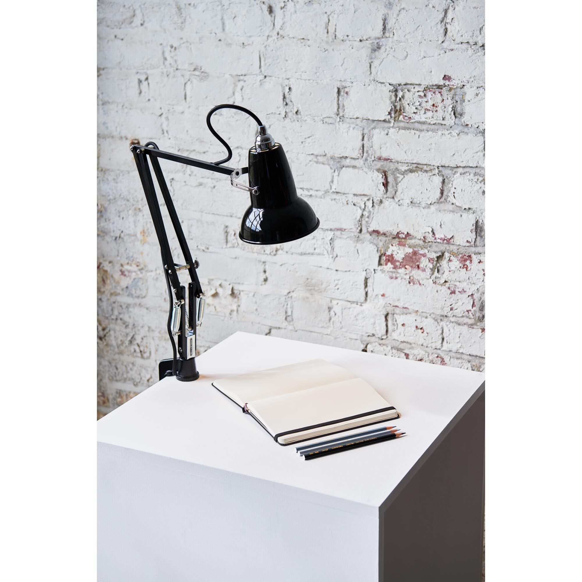 Shown in Jet Black finish and Steel shade