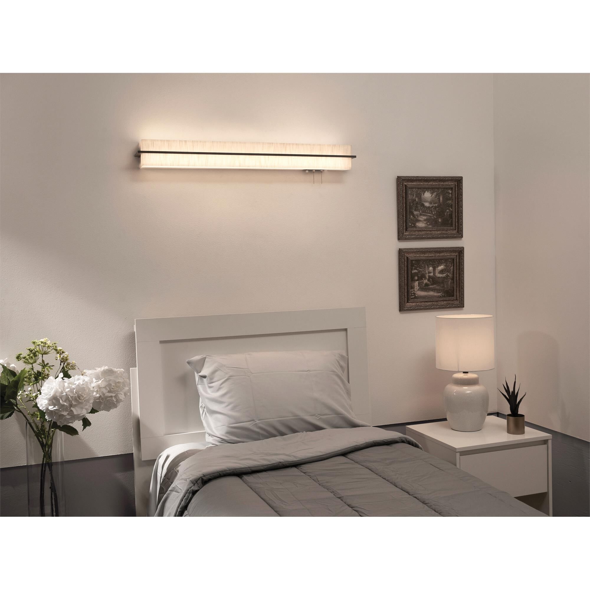 Shown in Espresso finish and Jute Lumafuse shade