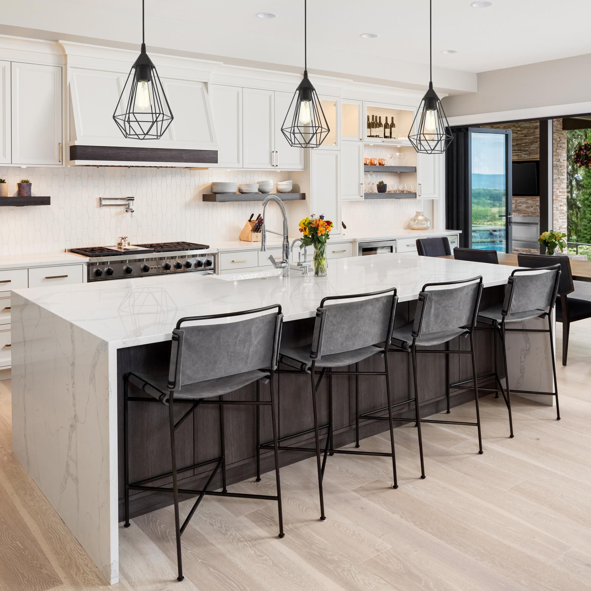 Shown in Matte Black finish and Metal shade