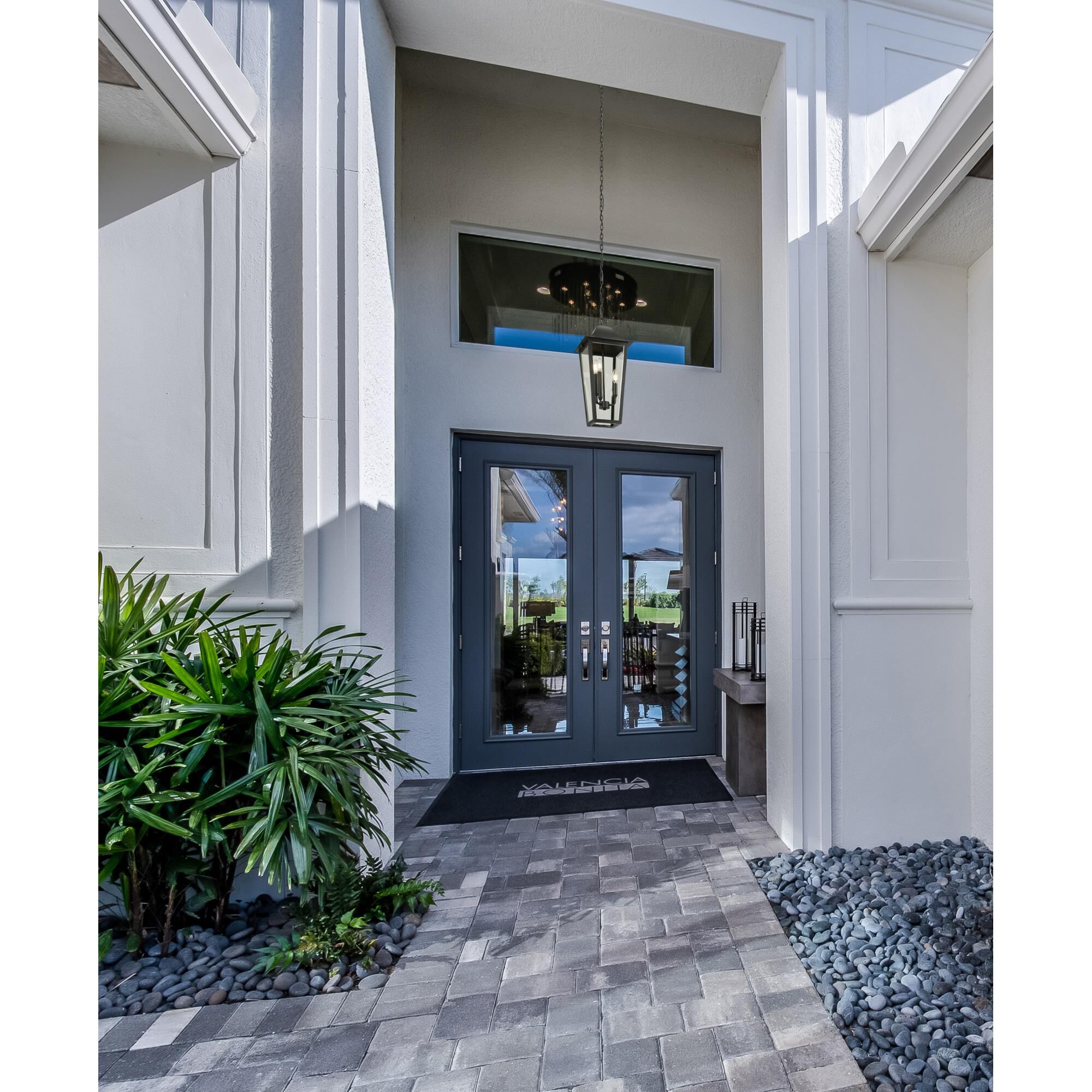 Shown in Black finish and Clear Beveled glass and Clear Beveled shade