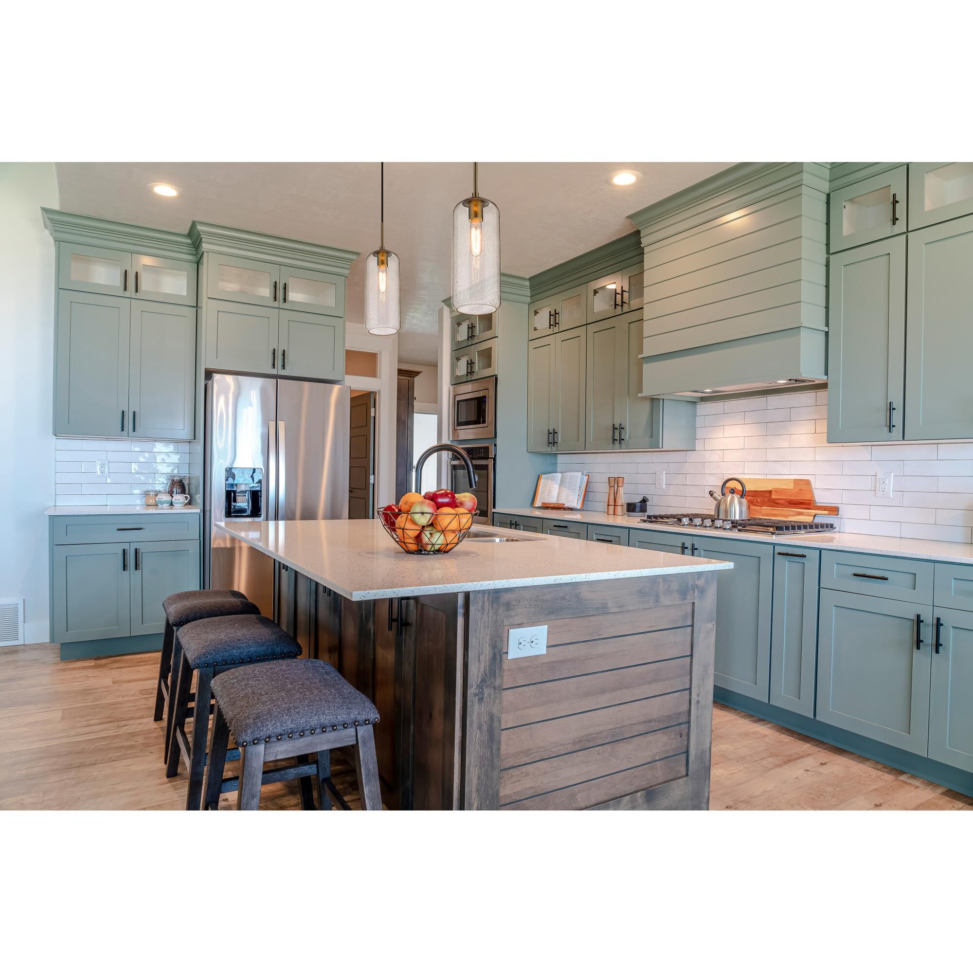 Shown in Heritage Brass finish and Clear Seeded glass and No Shade shade