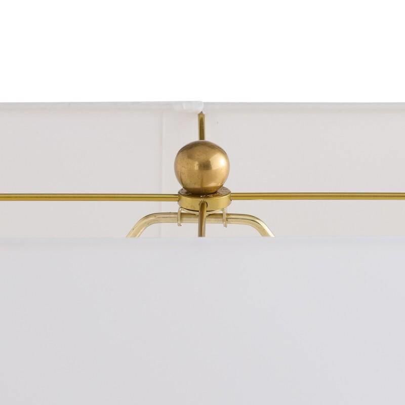 Shown in Shoreline Reactive finish