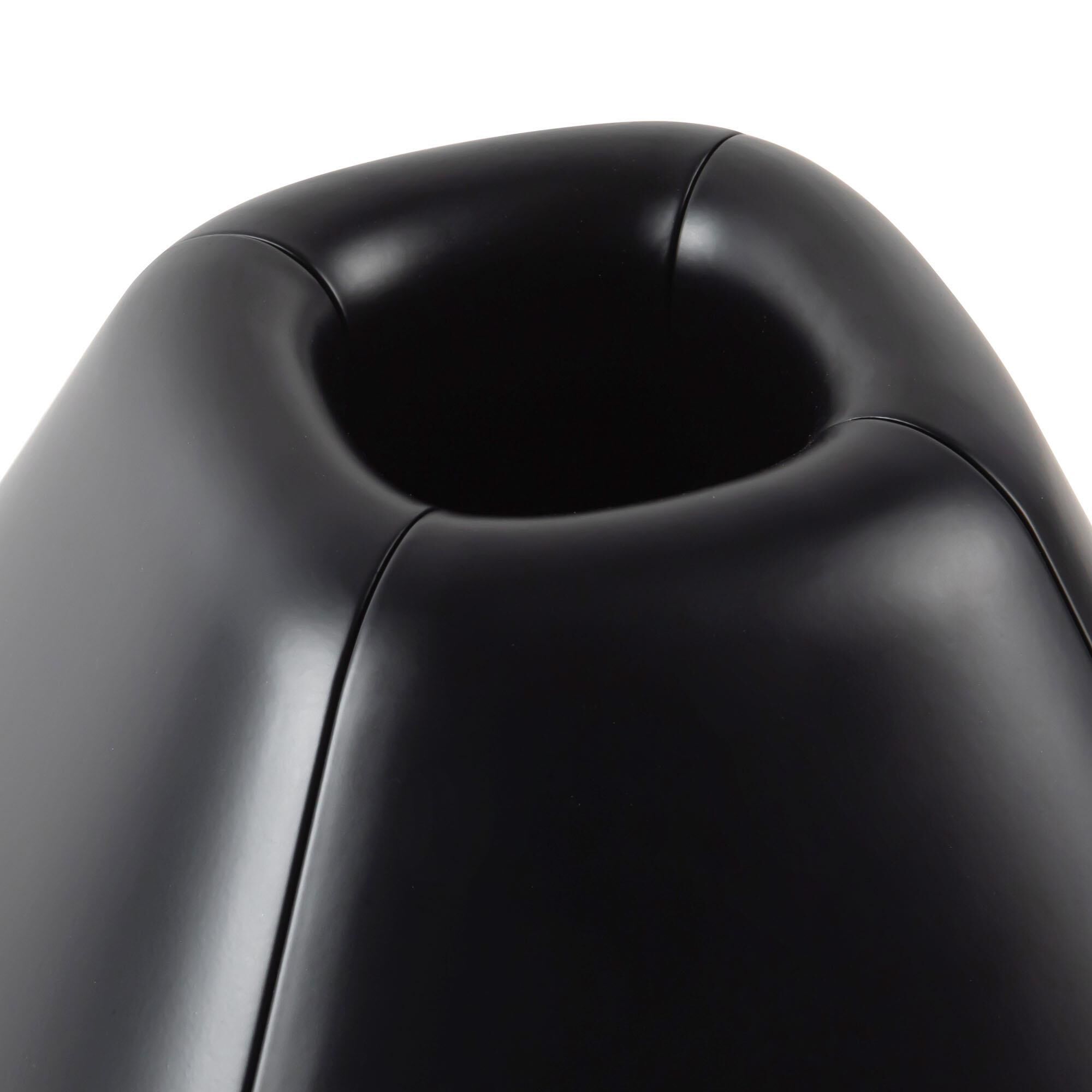 Shown in Black finish and Frosted Acrylic Diffuser glass